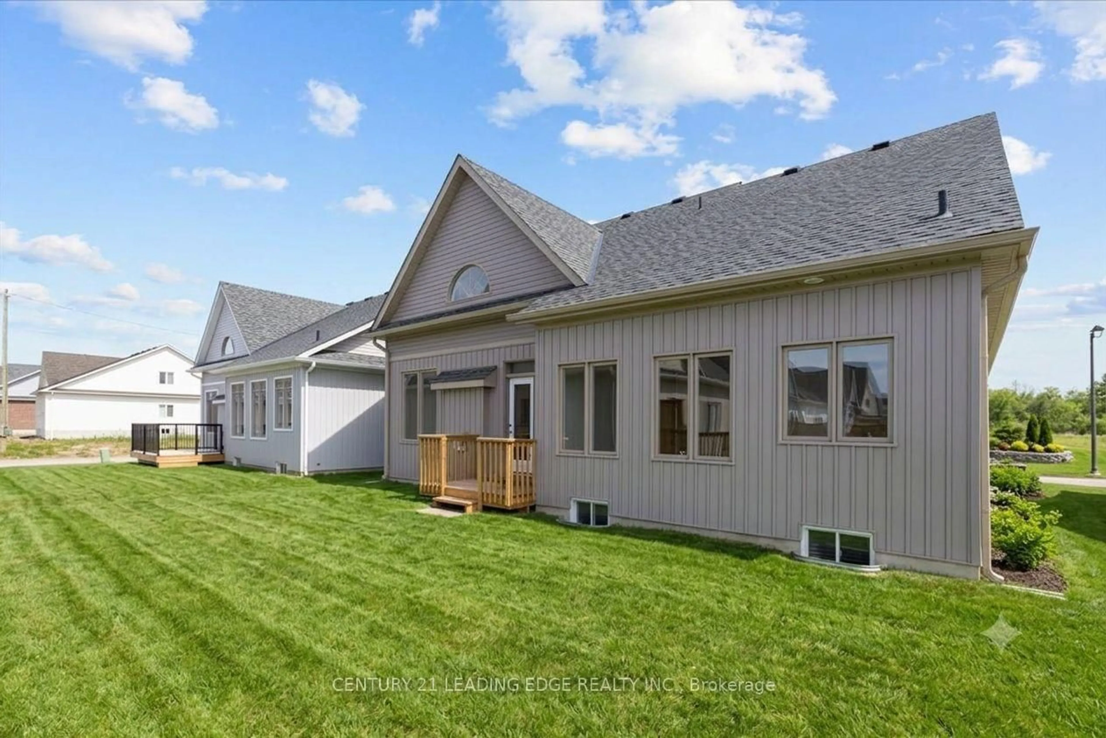 Home with vinyl exterior material, unknown for 38 PALMIRA Dr, Georgina Ontario L0E 1R0