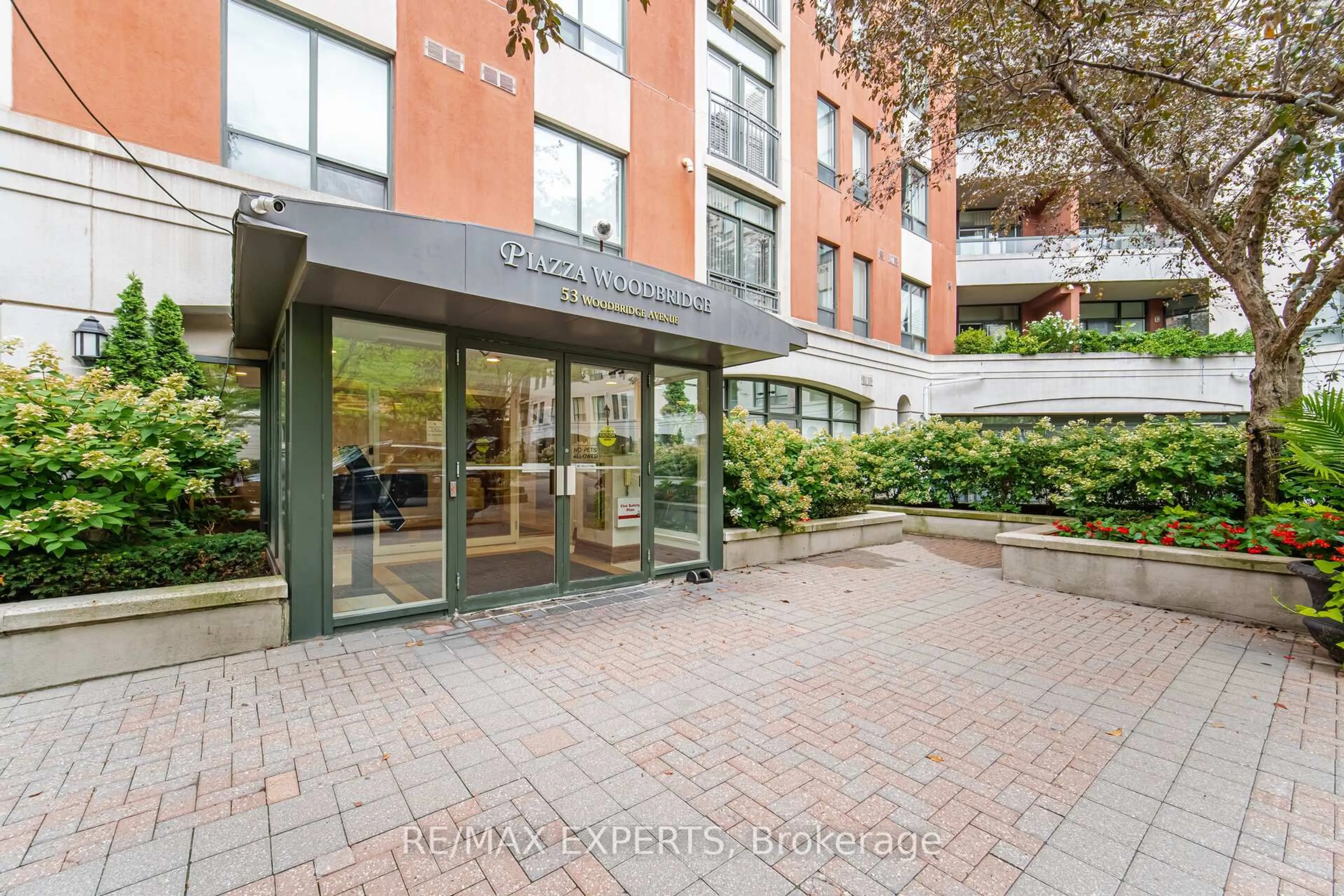 Indoor foyer for 53 Woodbridge Ave #209, Vaughan Ontario L4L 9K9