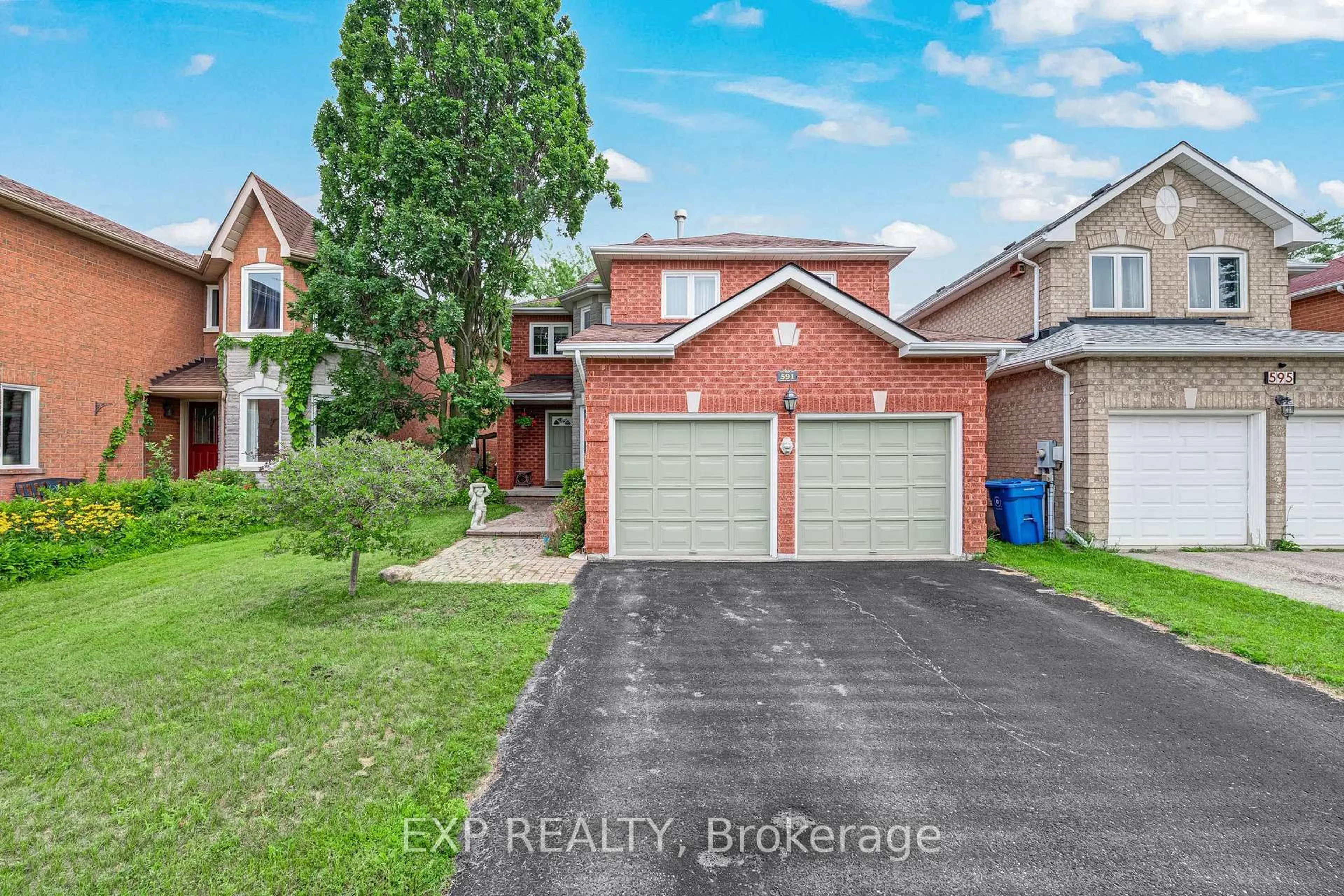 Home with brick exterior material, street for 591 Plantation Gate, Newmarket Ontario L3X 2C2