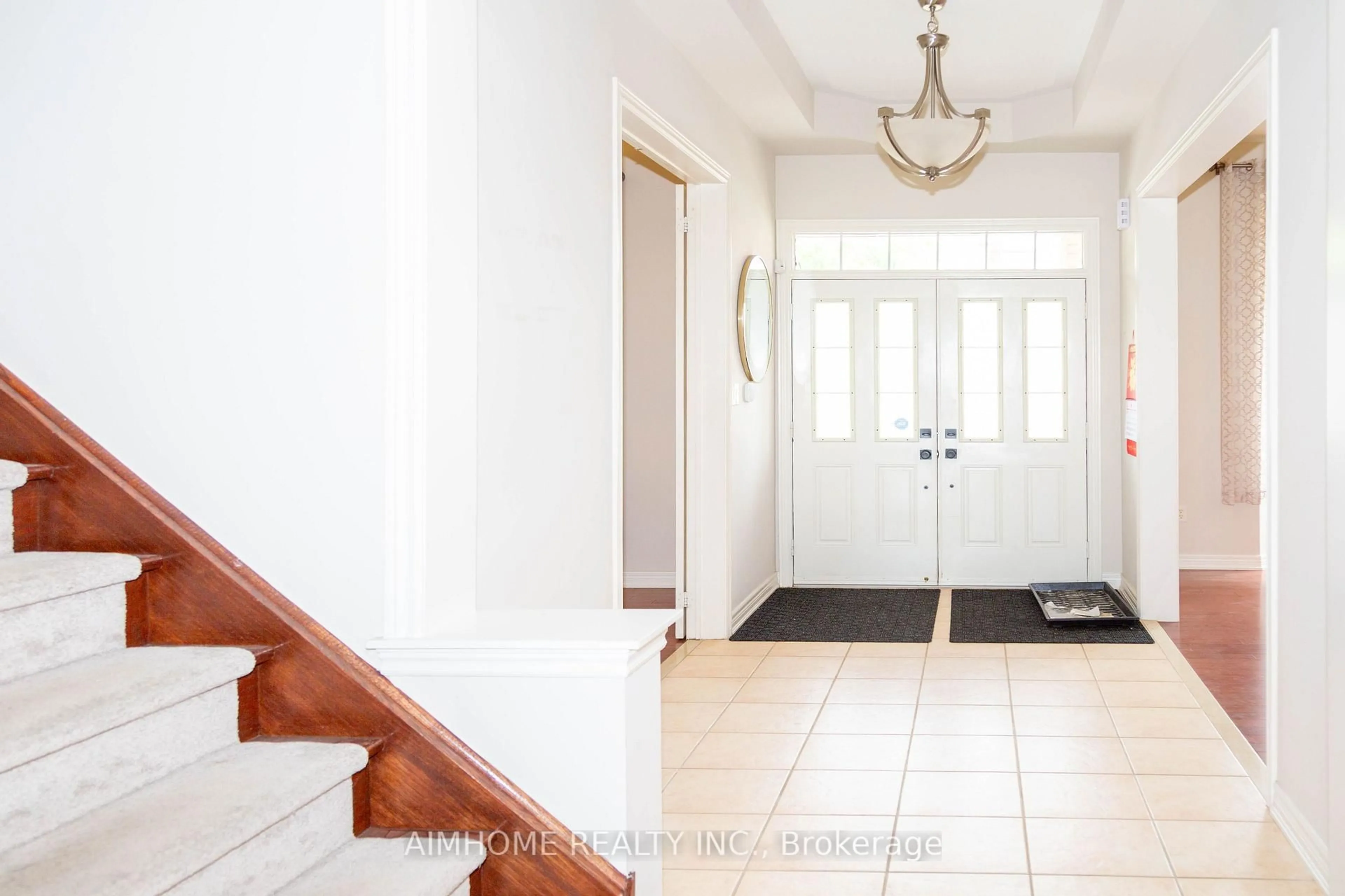 Indoor entryway for 11 Alpaca Dr, Richmond Hill Ontario L4E 0E6