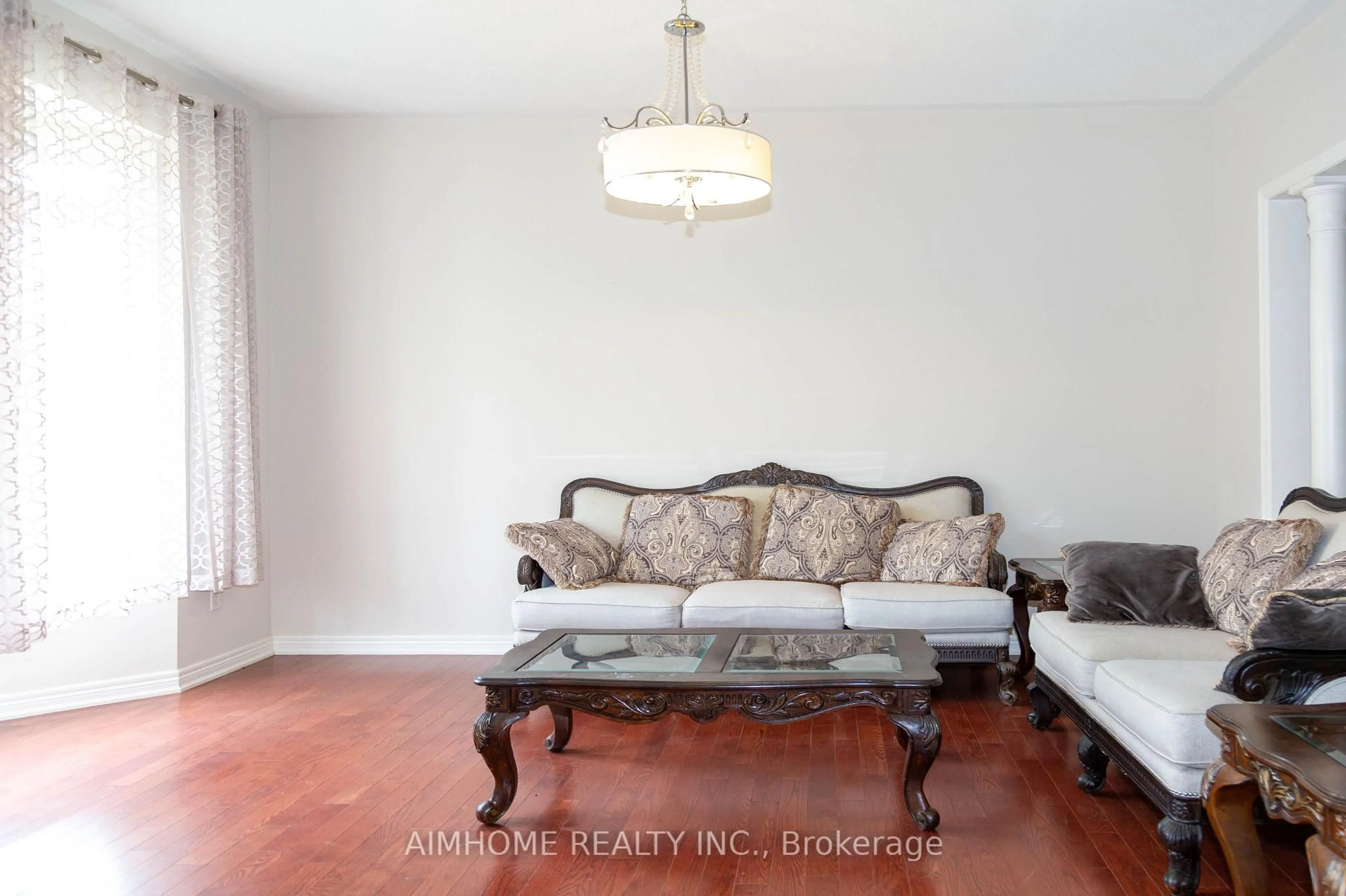 Living room with furniture, wood/laminate floor for 11 Alpaca Dr, Richmond Hill Ontario L4E 0E6