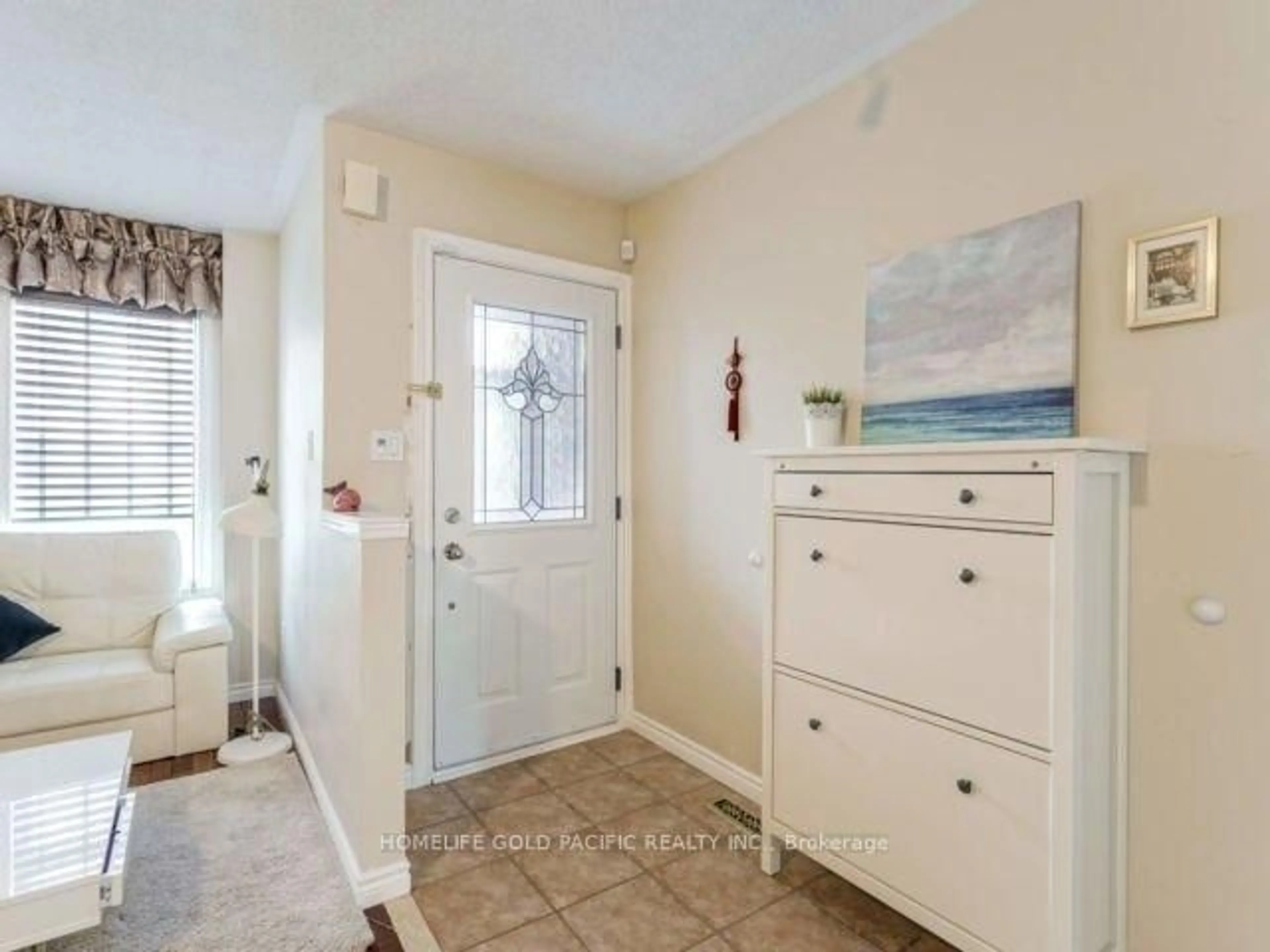Indoor entryway for 62 Baffin Crt, Richmond Hill Ontario L4B 4J7