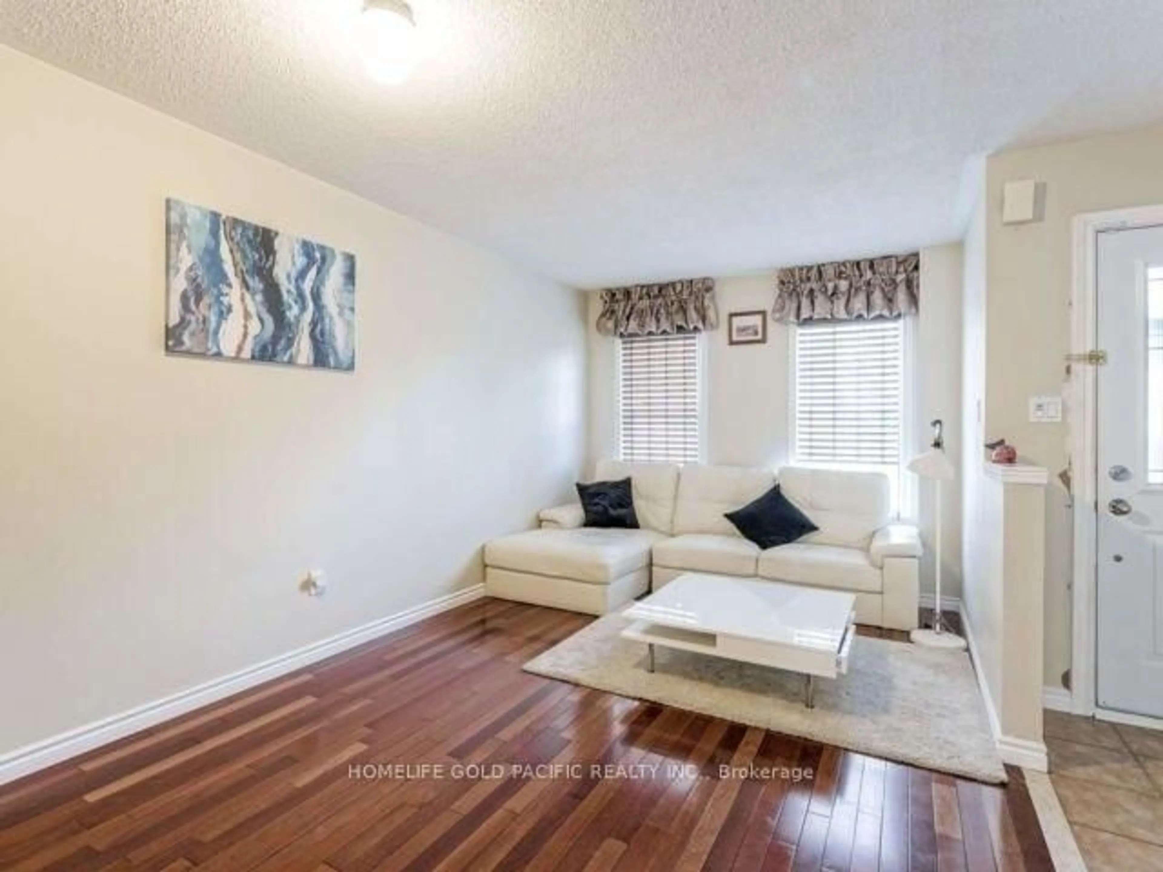 Living room with furniture, unknown for 62 Baffin Crt, Richmond Hill Ontario L4B 4J7