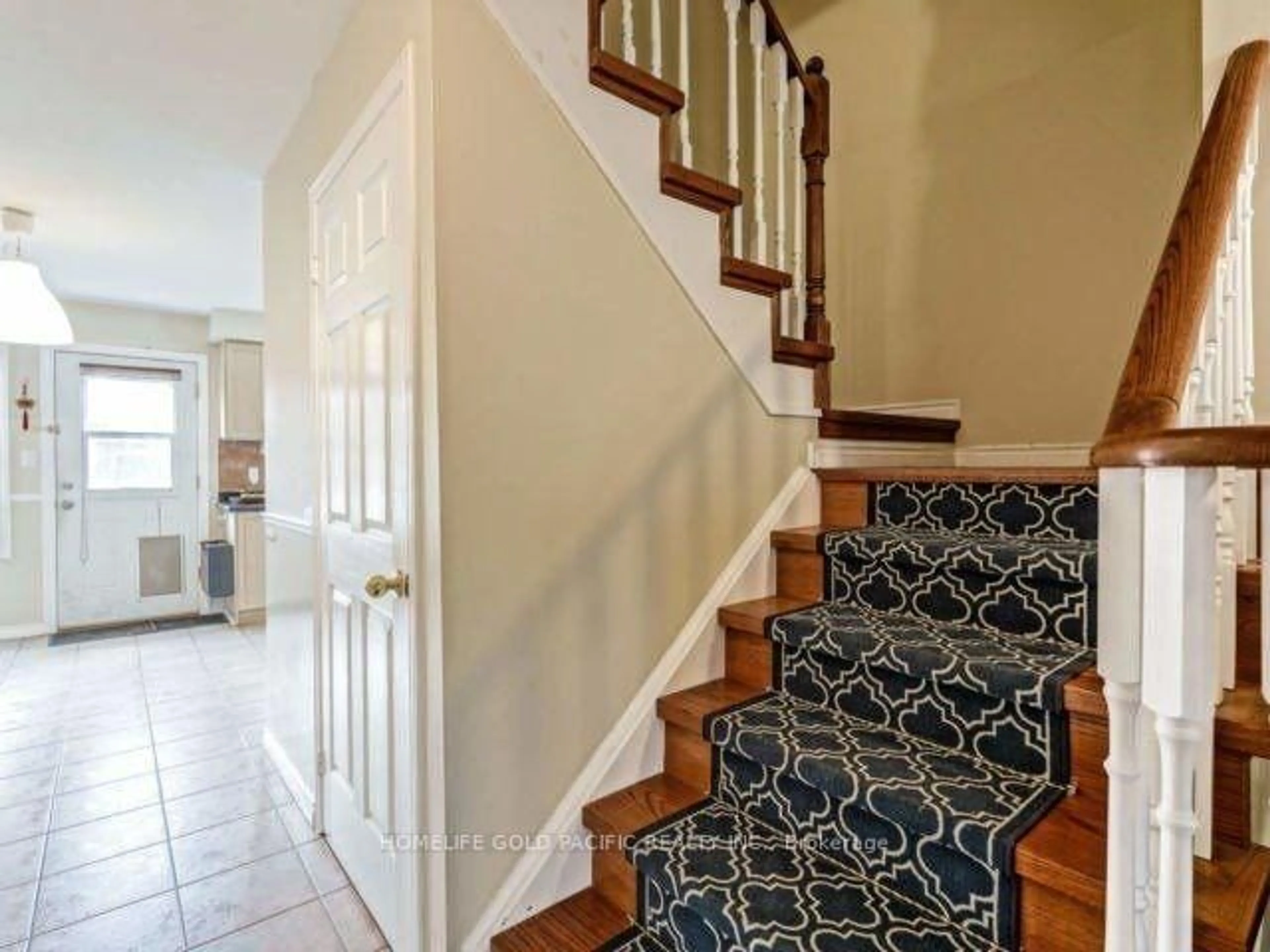 Indoor entryway for 62 Baffin Crt, Richmond Hill Ontario L4B 4J7