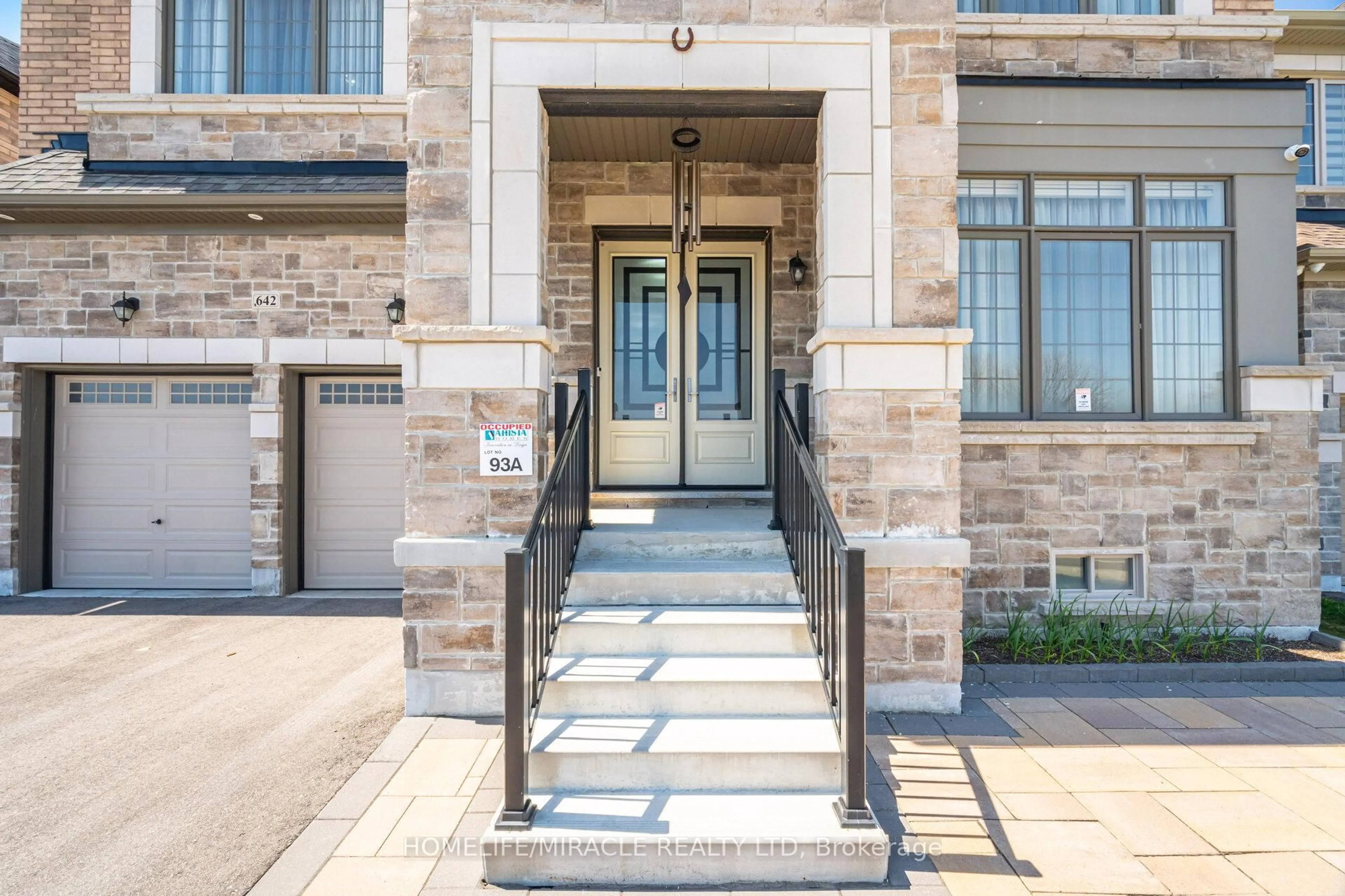Indoor entryway for 642 Barons St, Vaughan Ontario L4H 5C5
