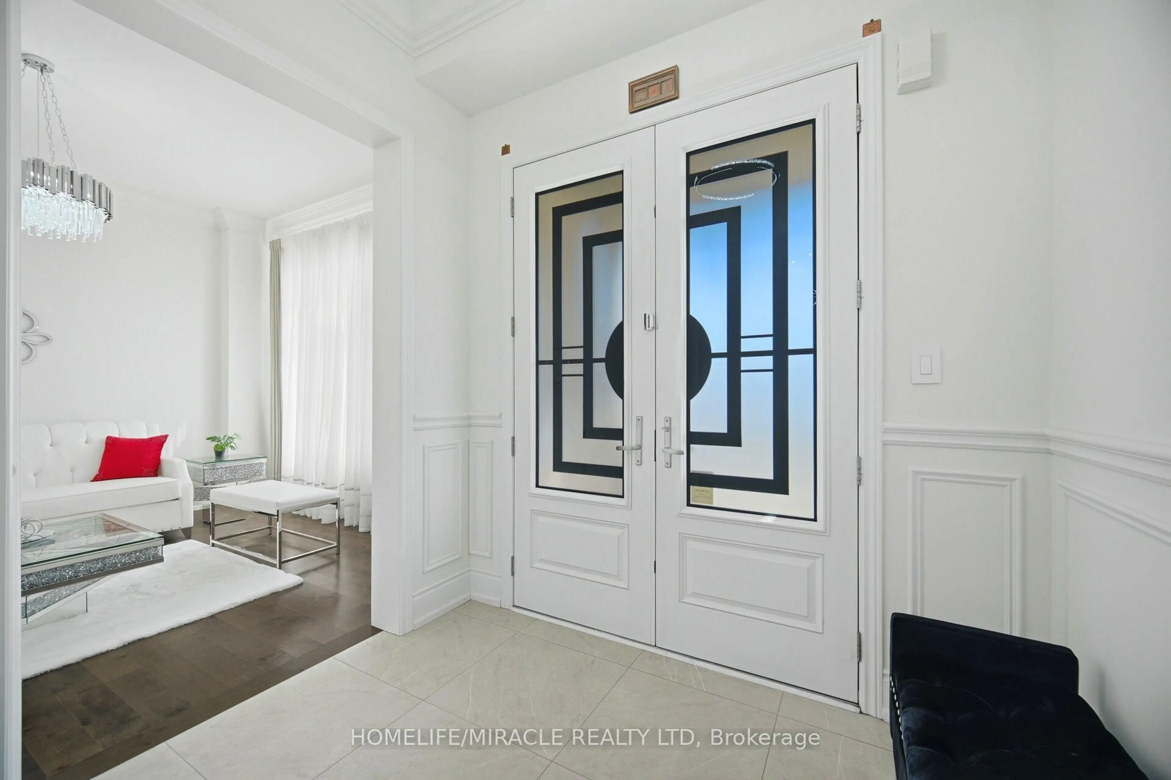 Indoor entryway for 642 Barons St, Vaughan Ontario L4H 5C5