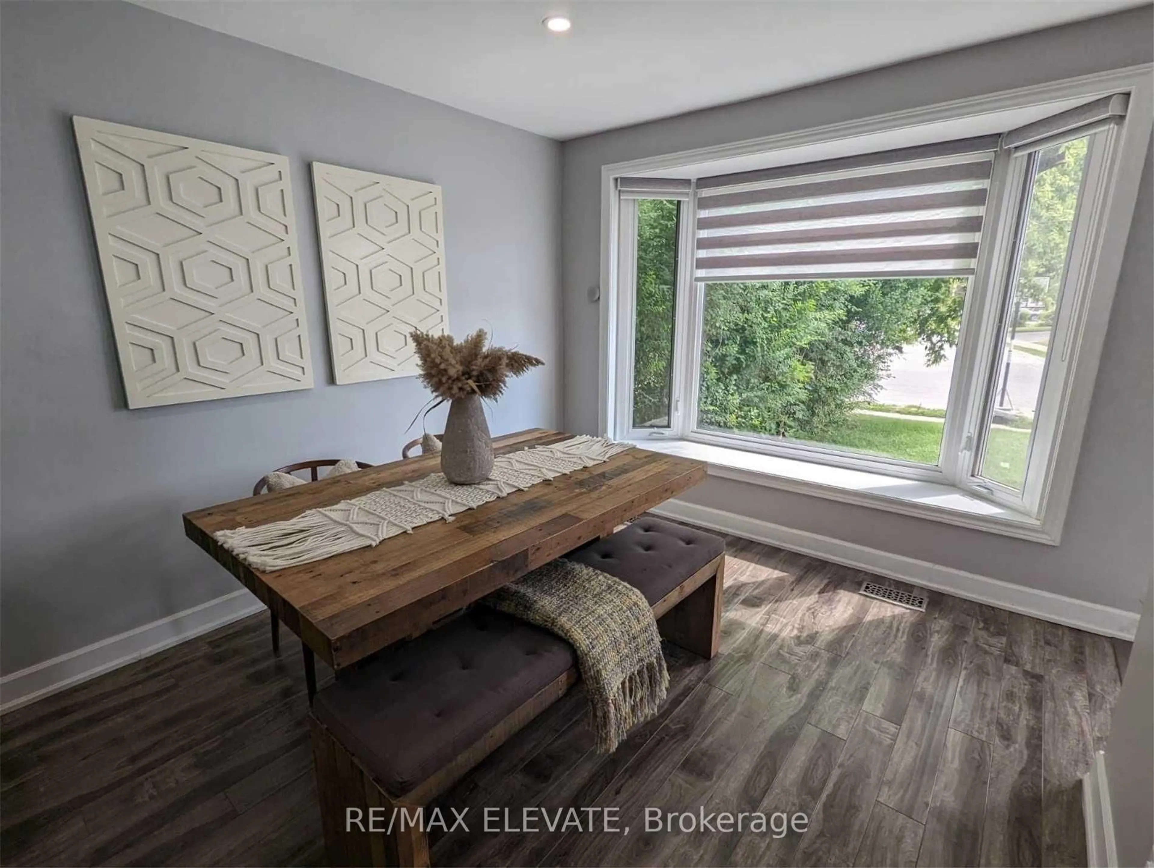 Unknown for 302 Demaine Cres, Richmond Hill Ontario L4C 2W5