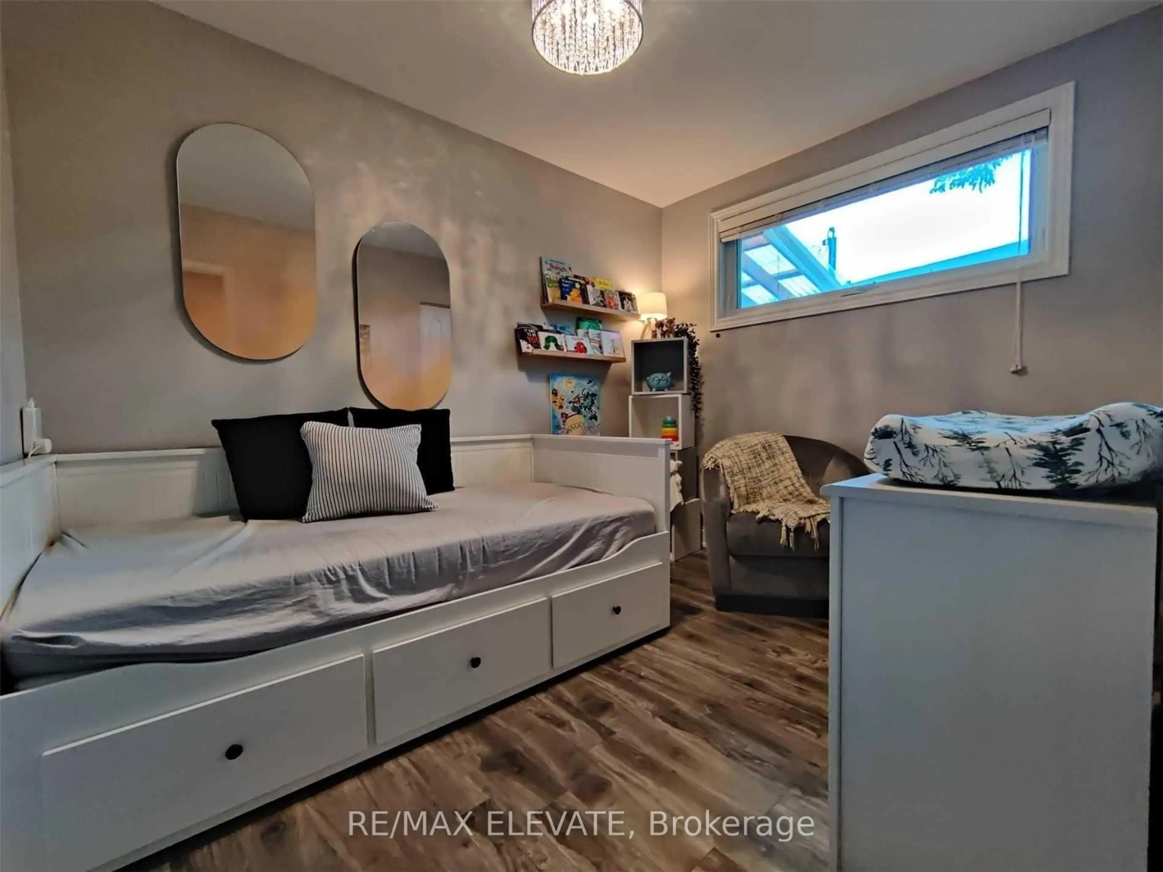 Bedroom with bed, wood/laminate floor for 302 Demaine Cres, Richmond Hill Ontario L4C 2W5