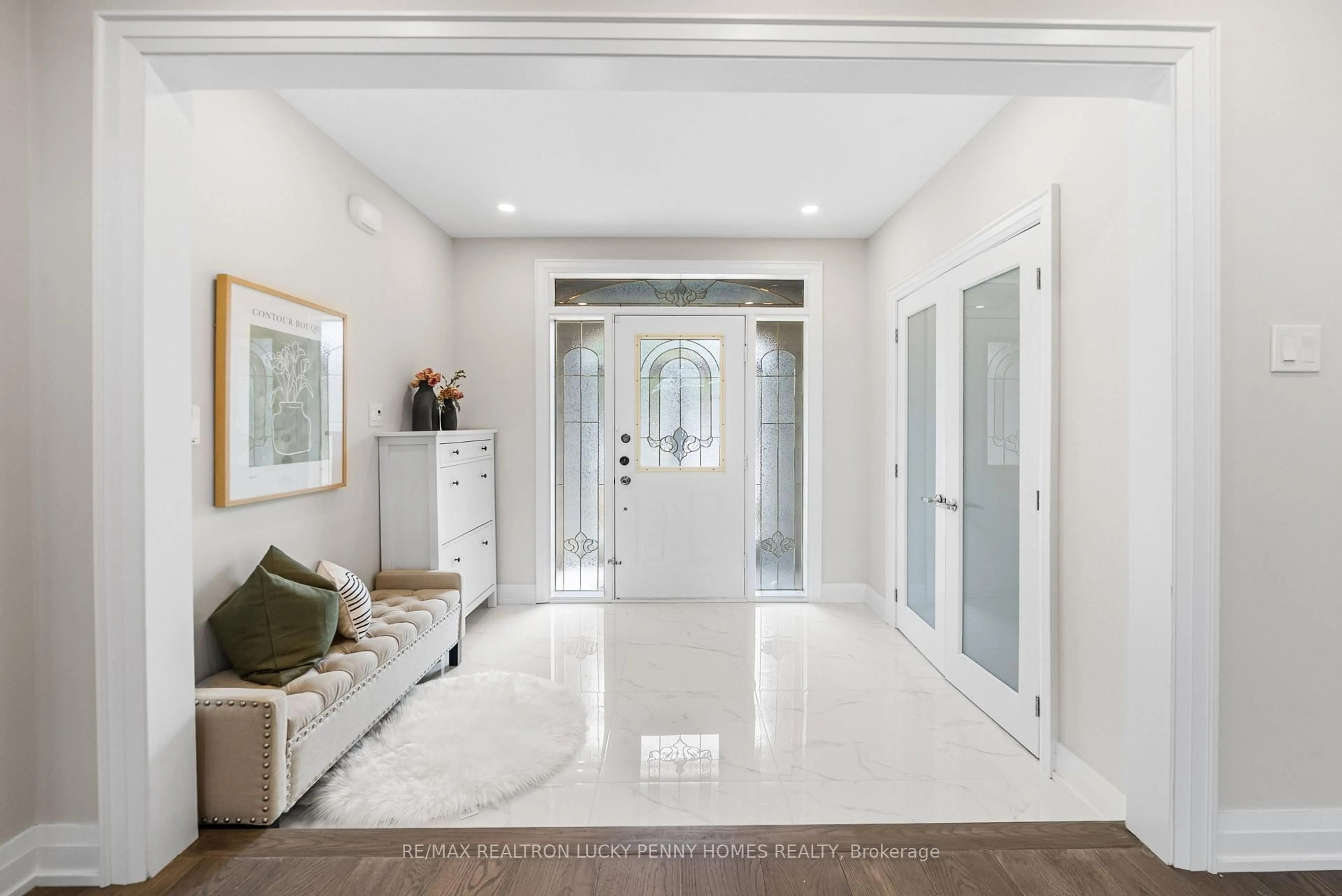 Indoor entryway for 6 Pilgrim Dr, Markham Ontario L6C 1R4