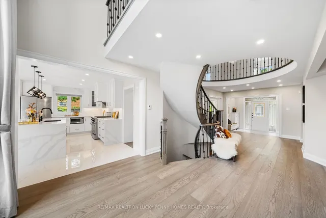 6 Pilgrim Dr, Markham 4