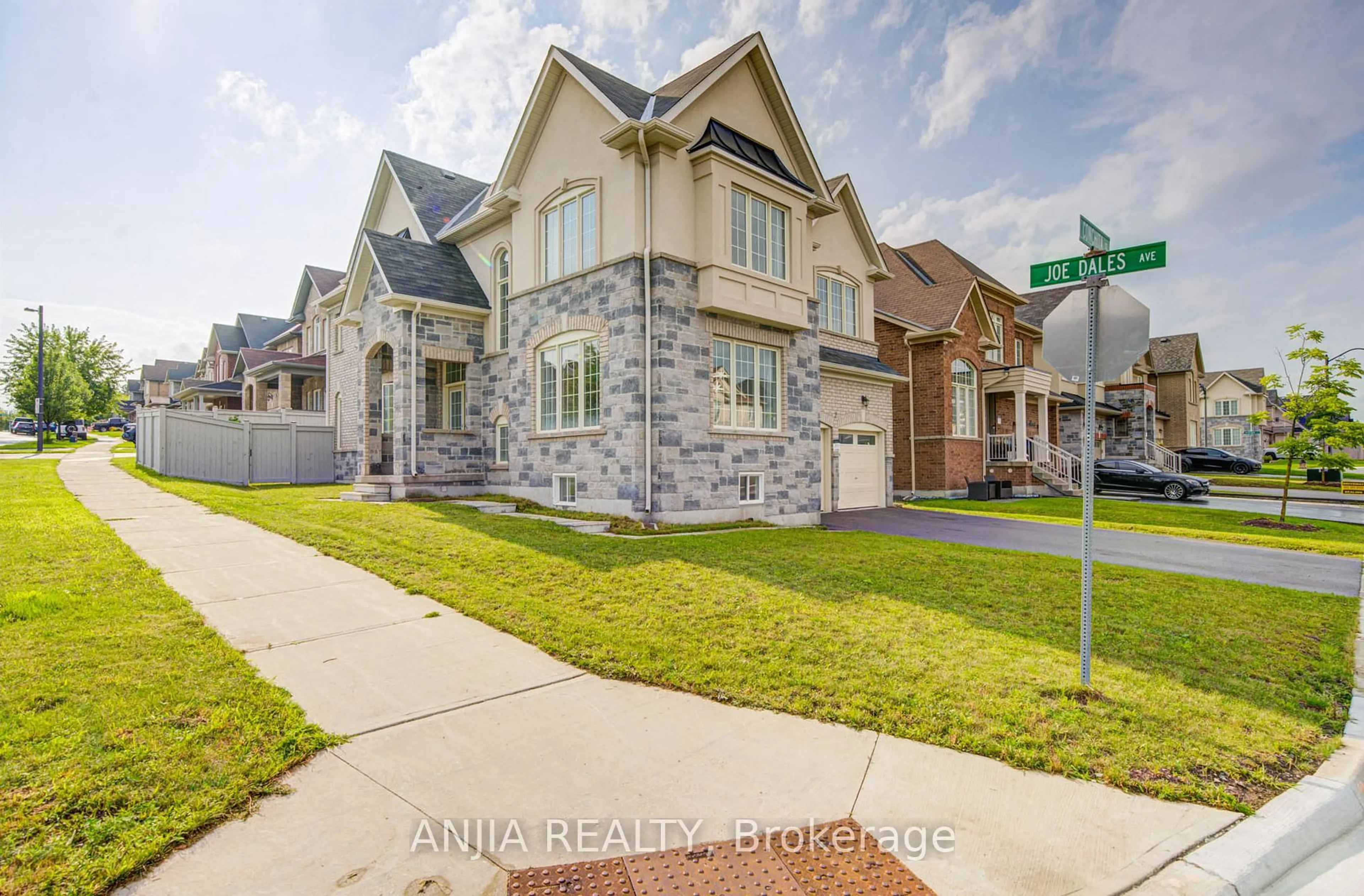 Unknown for 2 Conchita St, Georgina Ontario L4P 0H4