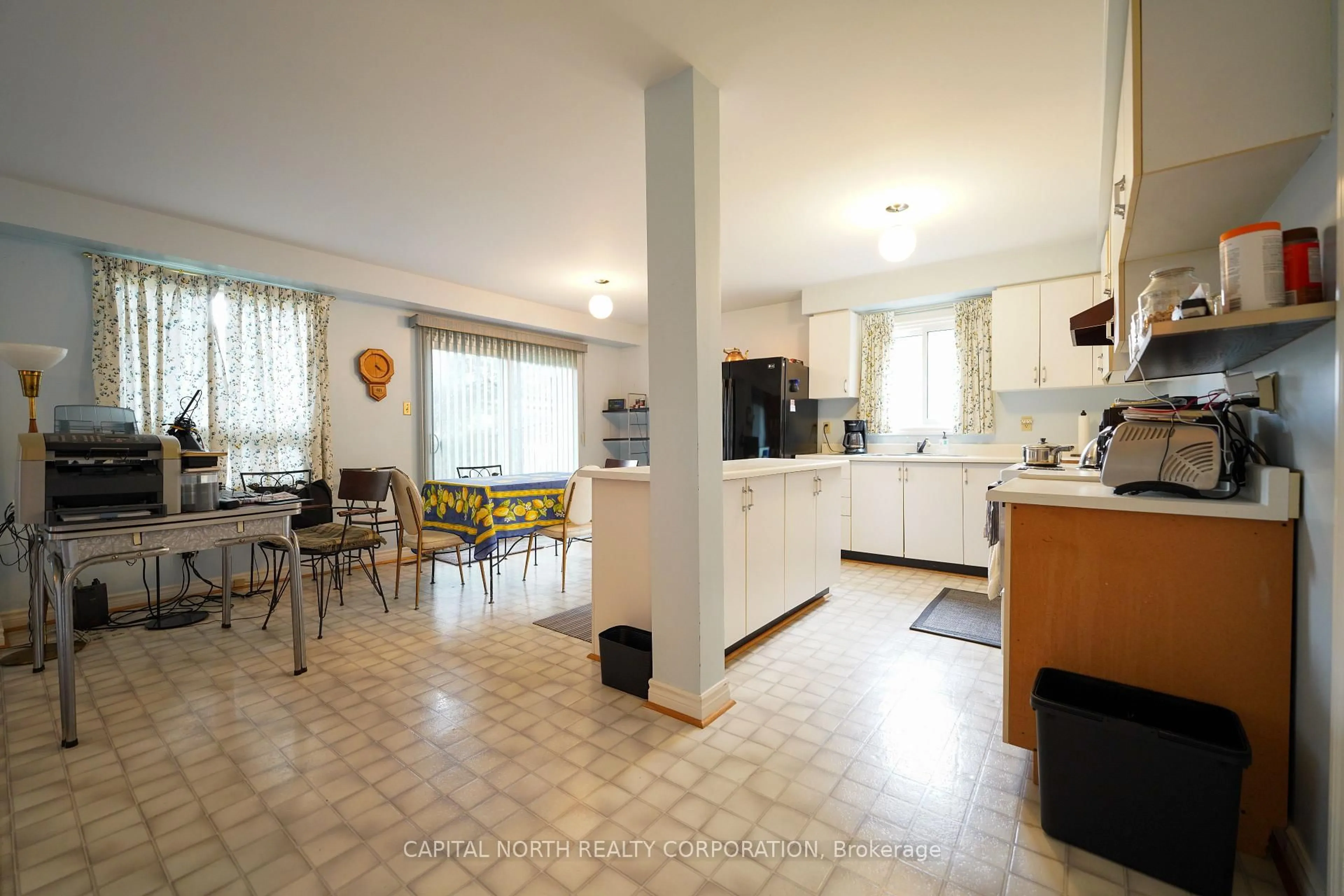 Standard kitchen, unknown for 65 Savoy Cres, Vaughan Ontario L4J 7W3