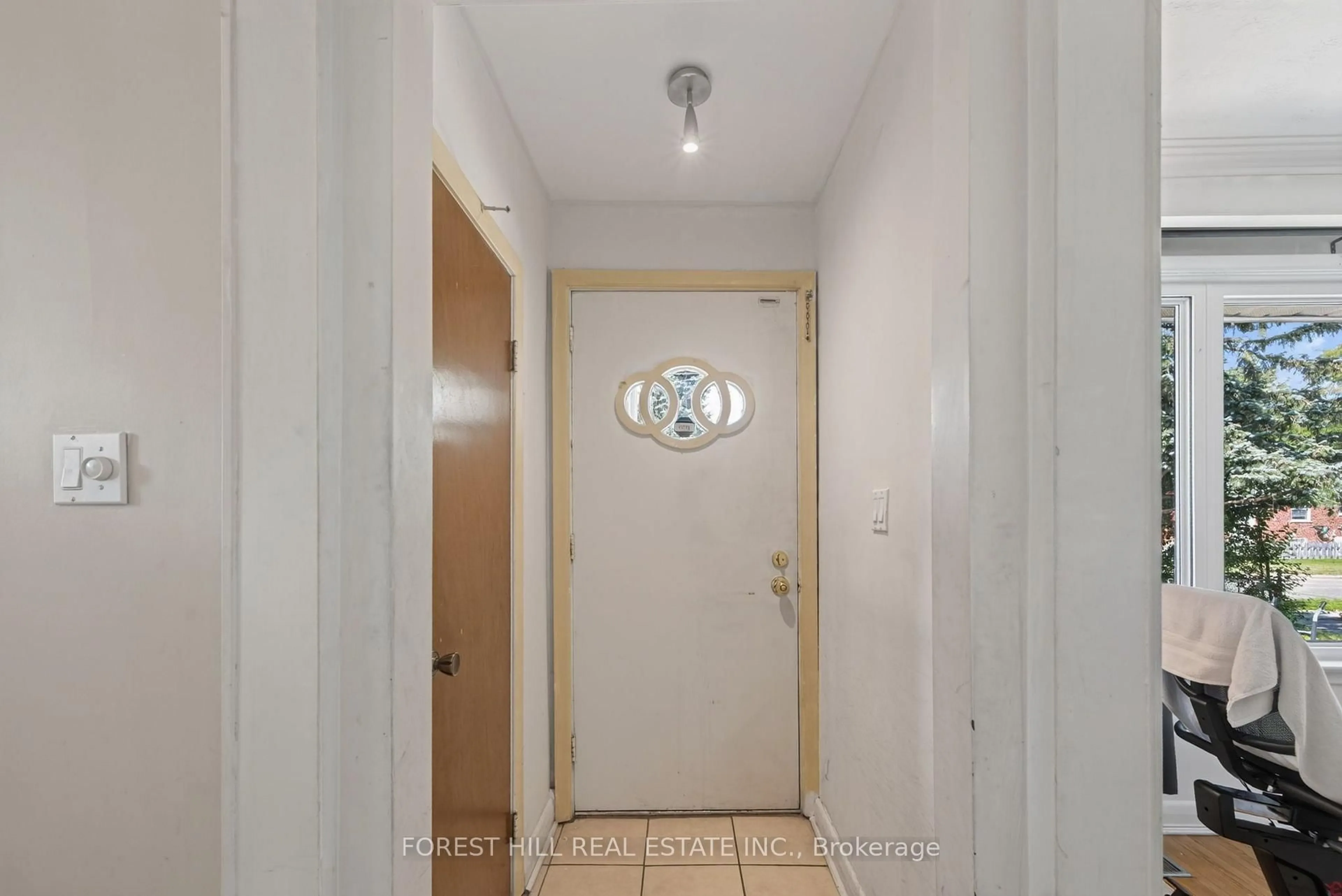 Indoor entryway for 361 Blue Grass Blvd, Richmond Hill Ontario L4C 3H3