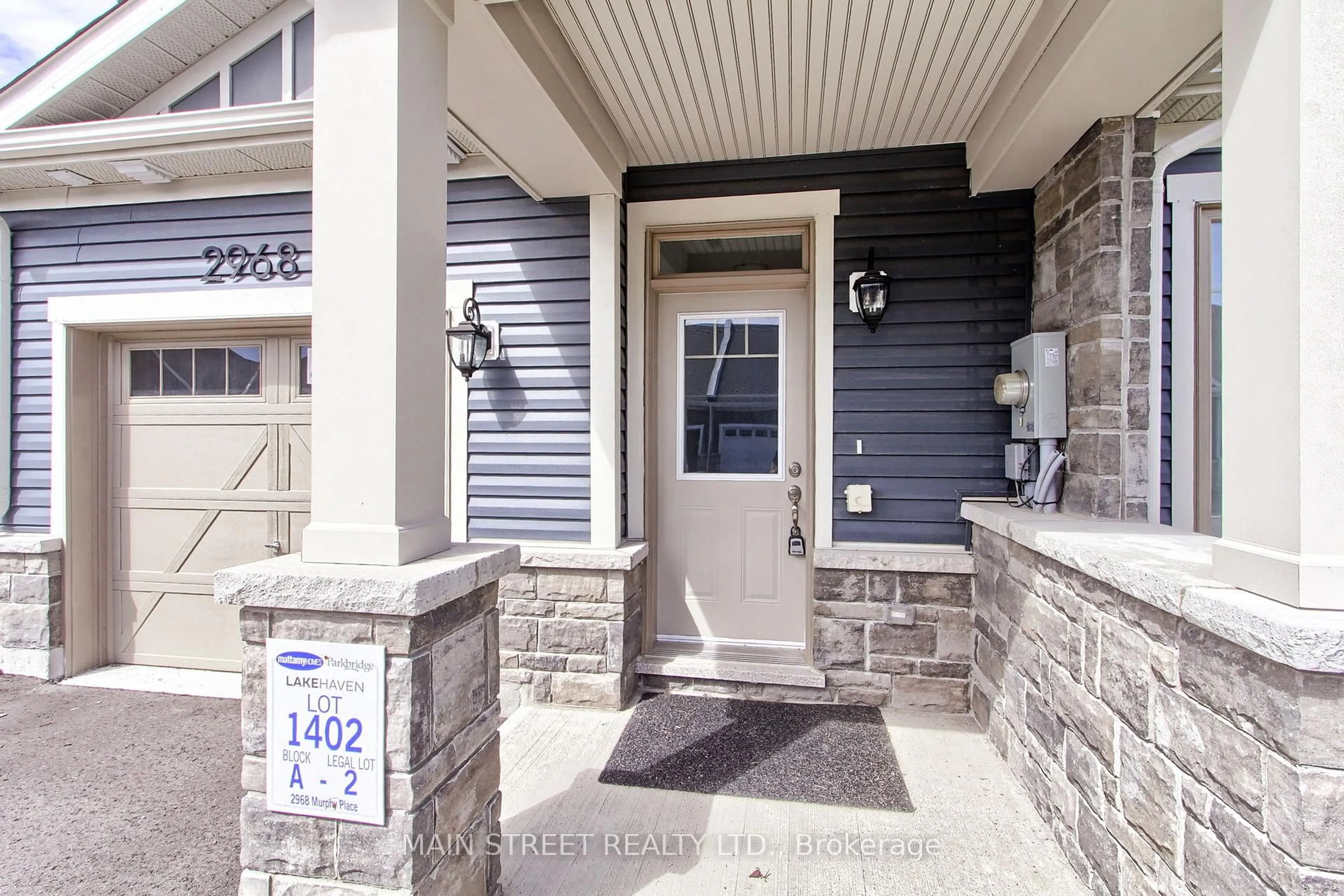 Indoor entryway for 2968 Murphy Pl, Innisfil Ontario L9S 0S1