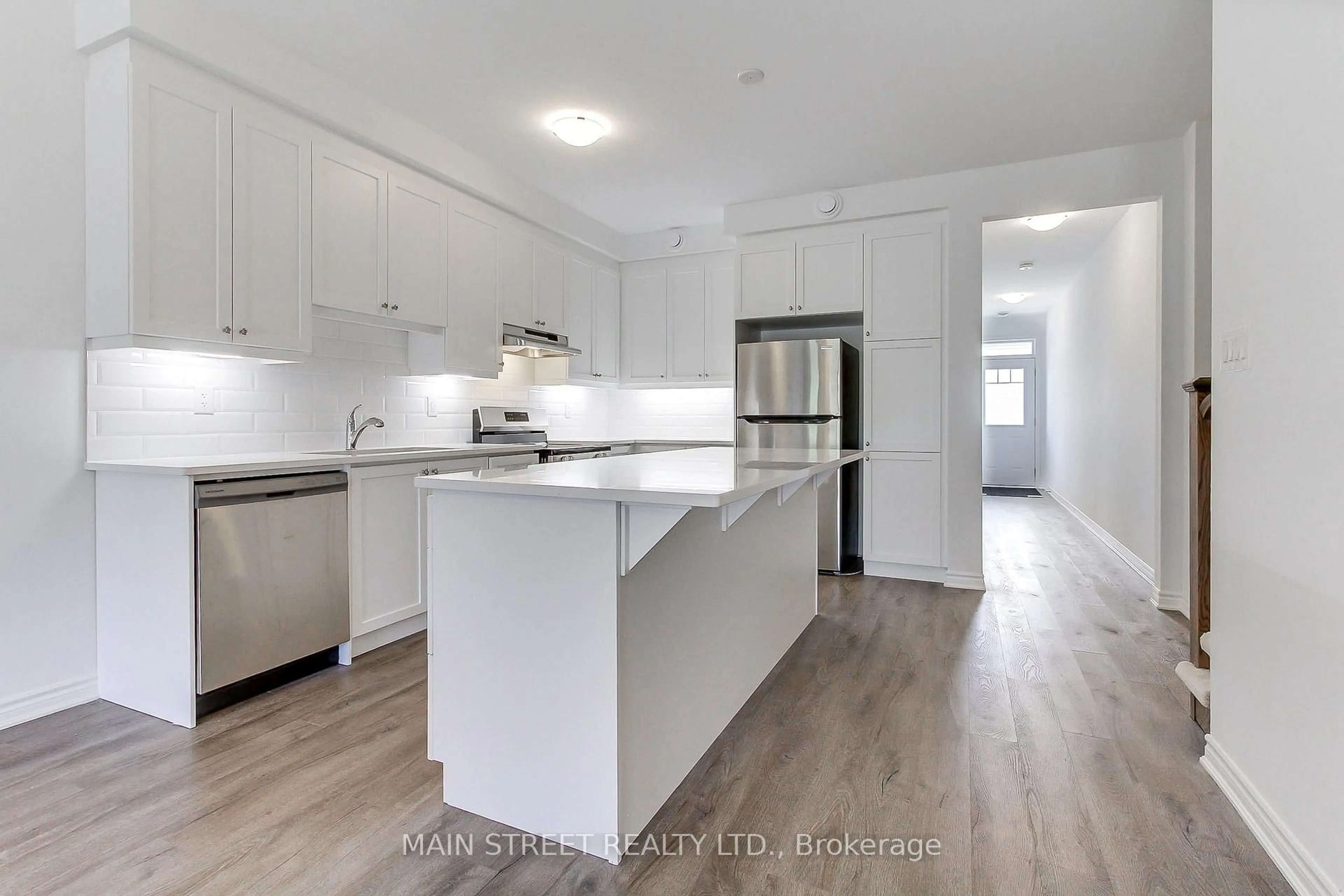 Open concept kitchen, unknown for 2968 Murphy Pl, Innisfil Ontario L9S 0S1