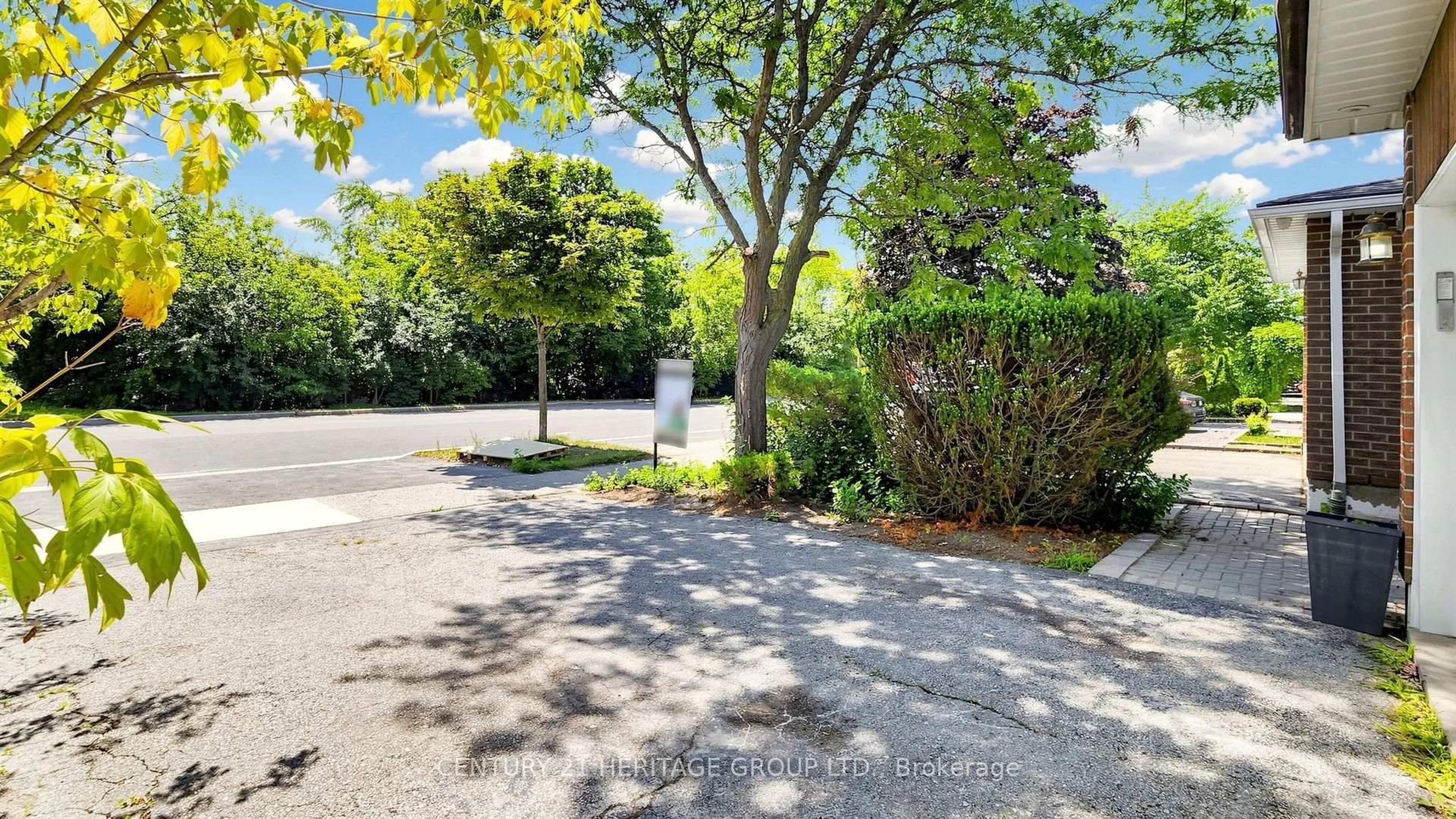 Patio, street for 52 Lund St, Richmond Hill Ontario L4C 5V7