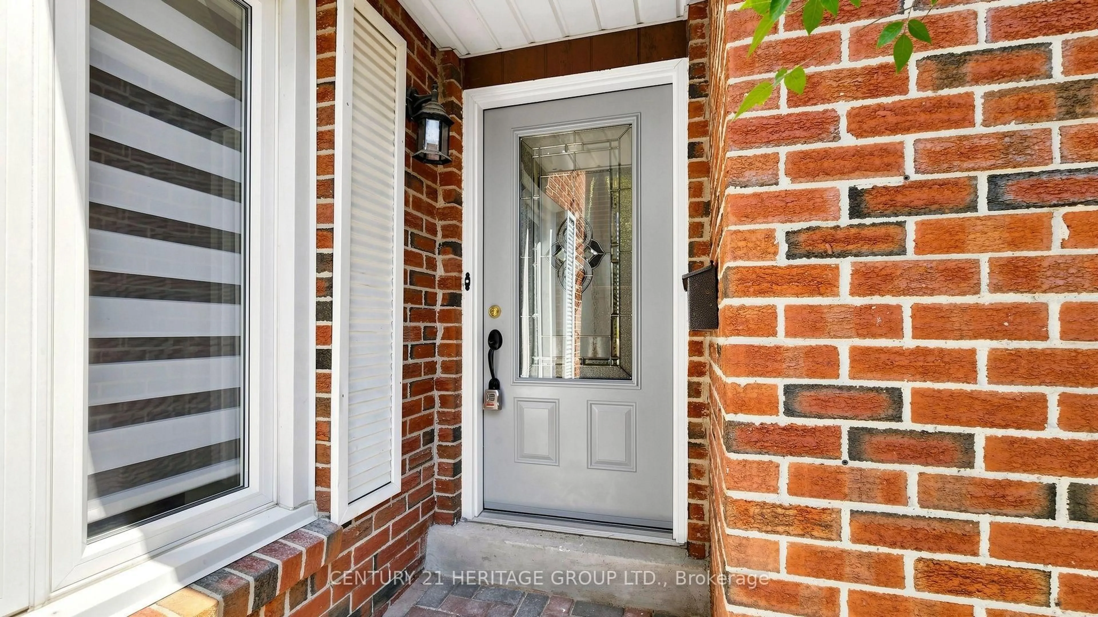 Indoor entryway for 52 Lund St, Richmond Hill Ontario L4C 5V7