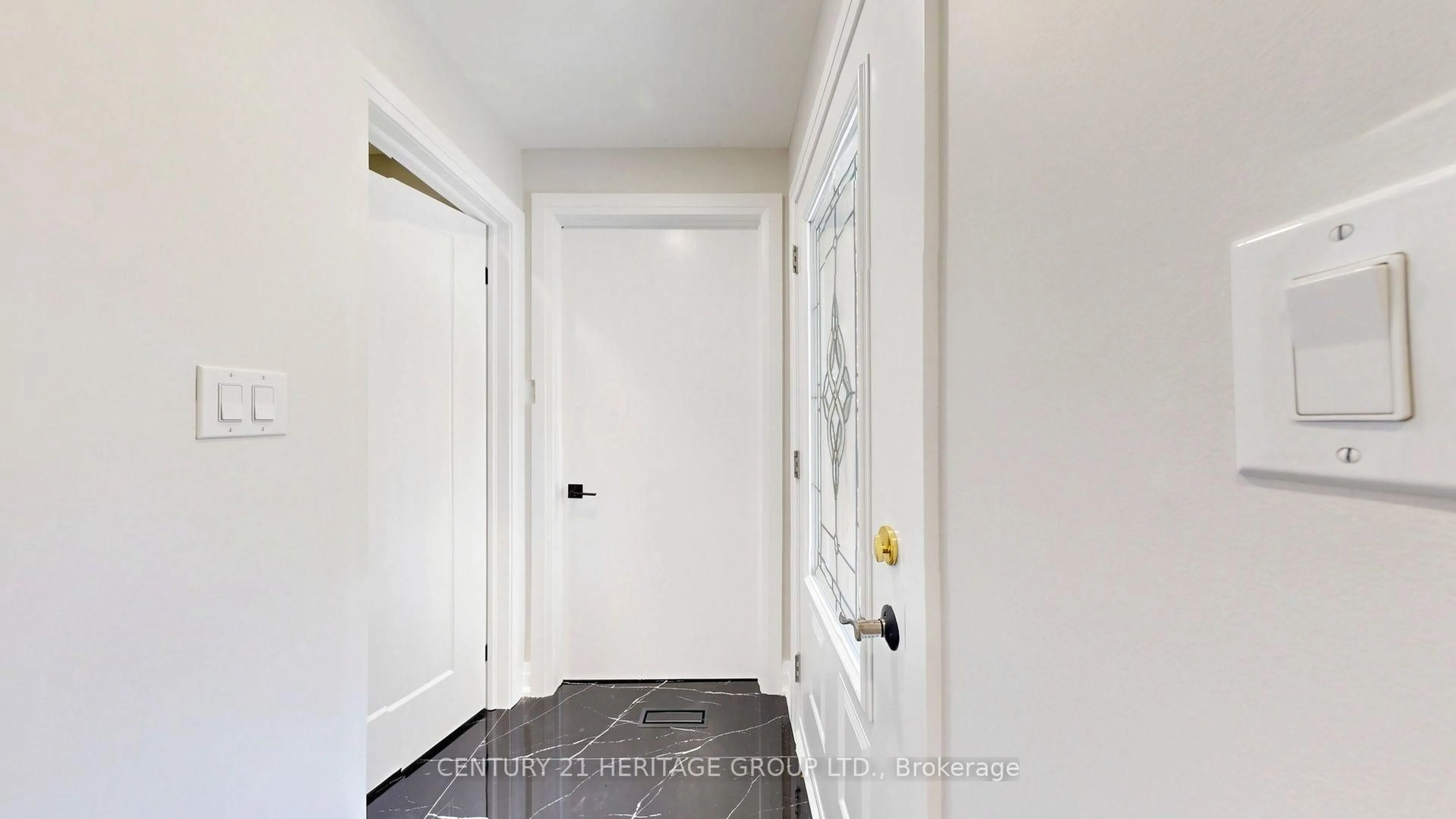 Indoor entryway for 52 Lund St, Richmond Hill Ontario L4C 5V7
