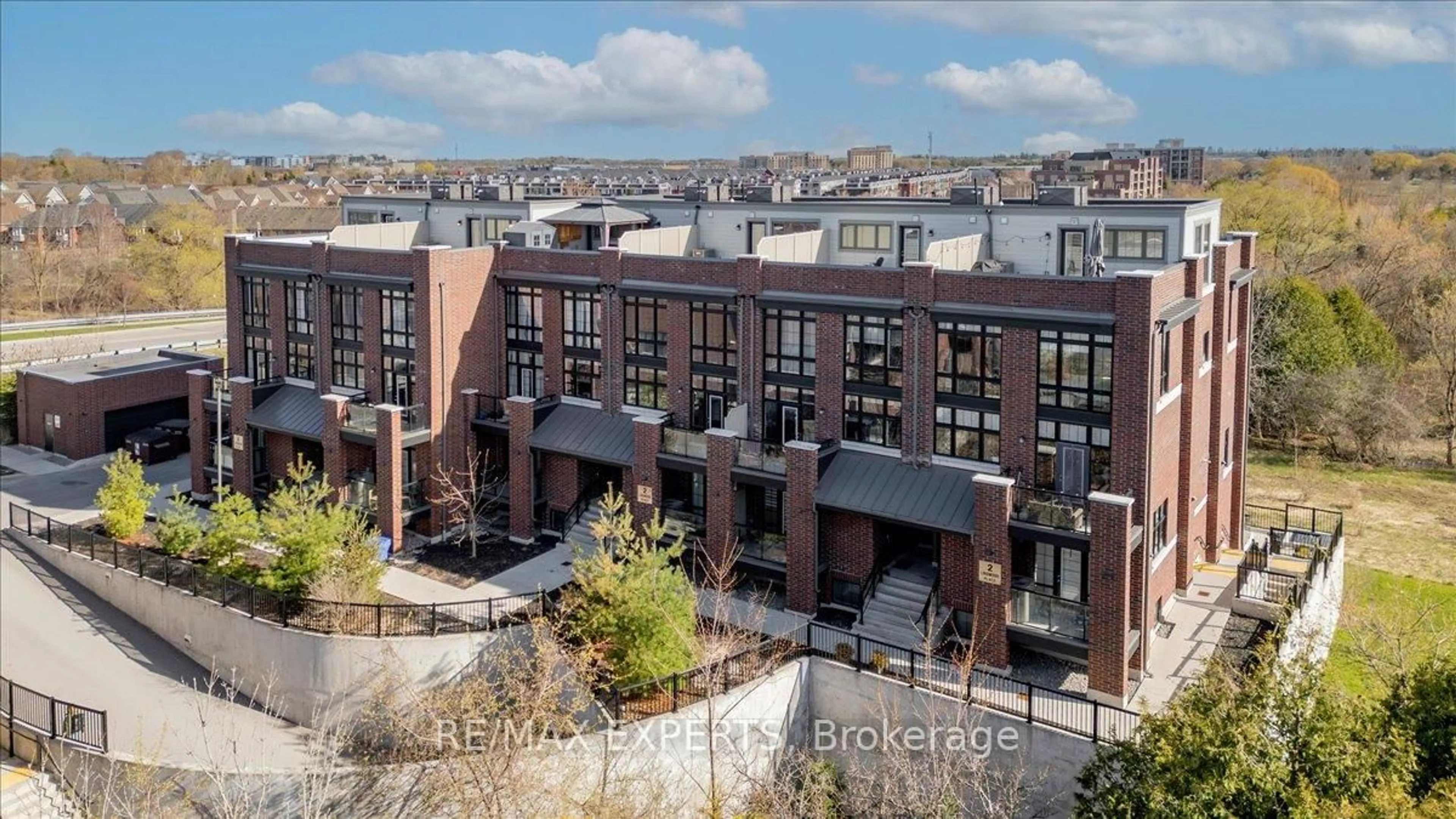 A pic from outside/outdoor area/front of a property/back of a property/a pic from drone, city buildings view from balcony for 2 Linsmore Pl #304, Whitchurch-Stouffville Ontario L4A 4T4