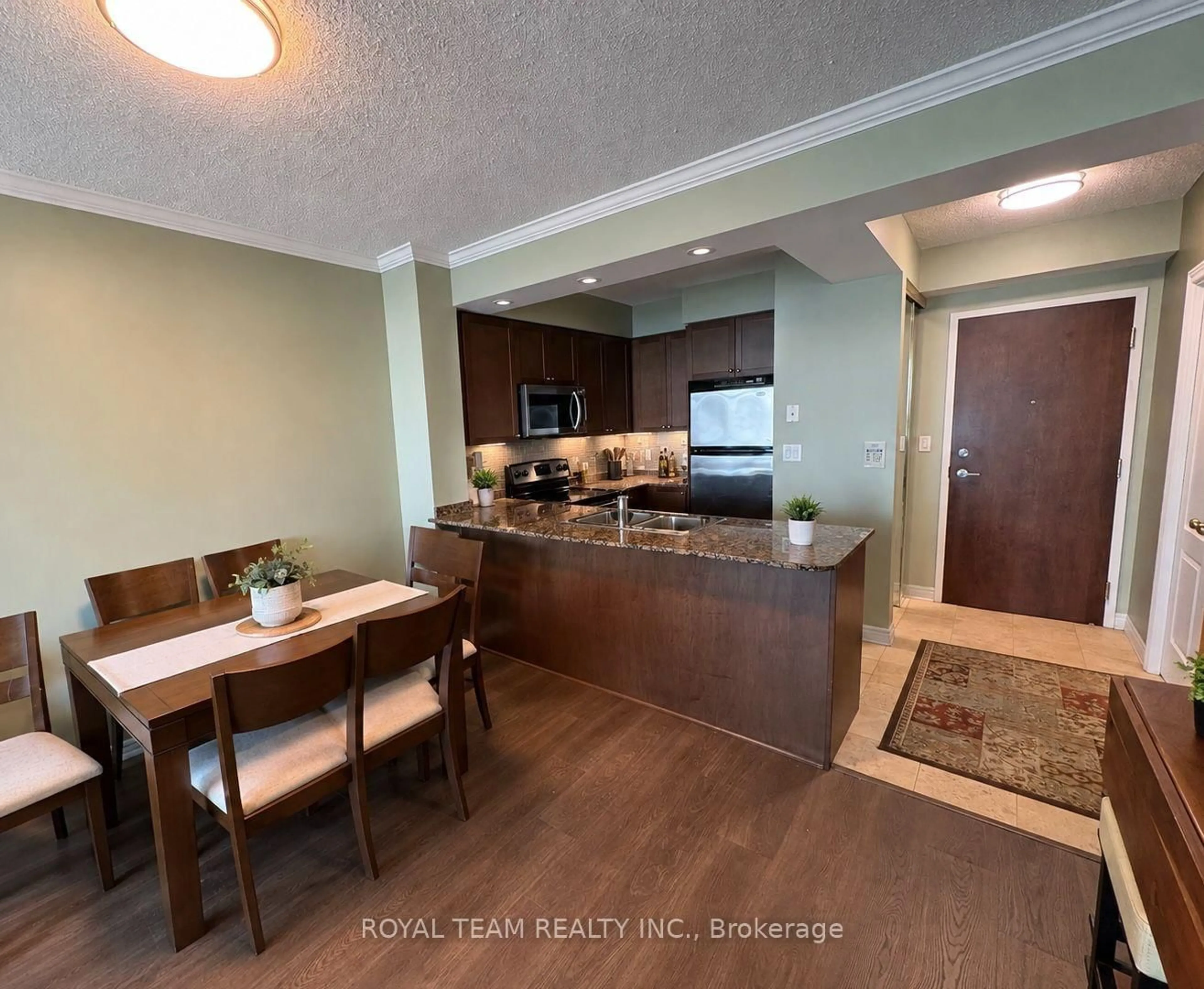 Open concept kitchen, wood/laminate floor for 100 Promenade Circ #1110, Vaughan Ontario L4J 7W7