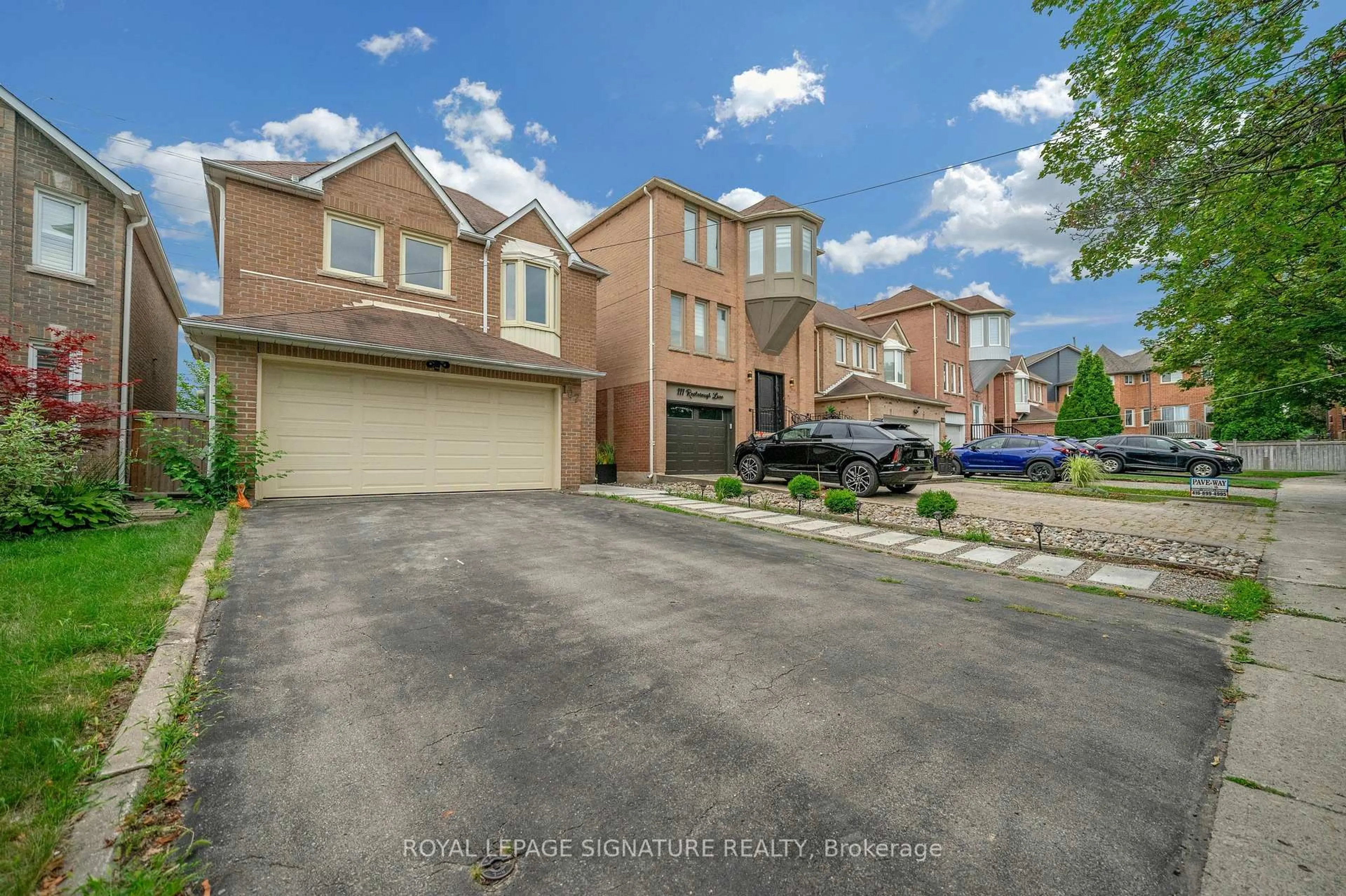 A pic from outside/outdoor area/front of a property/back of a property/a pic from drone, street for 107 Roxborough Lane, Vaughan Ontario L4J 4T5