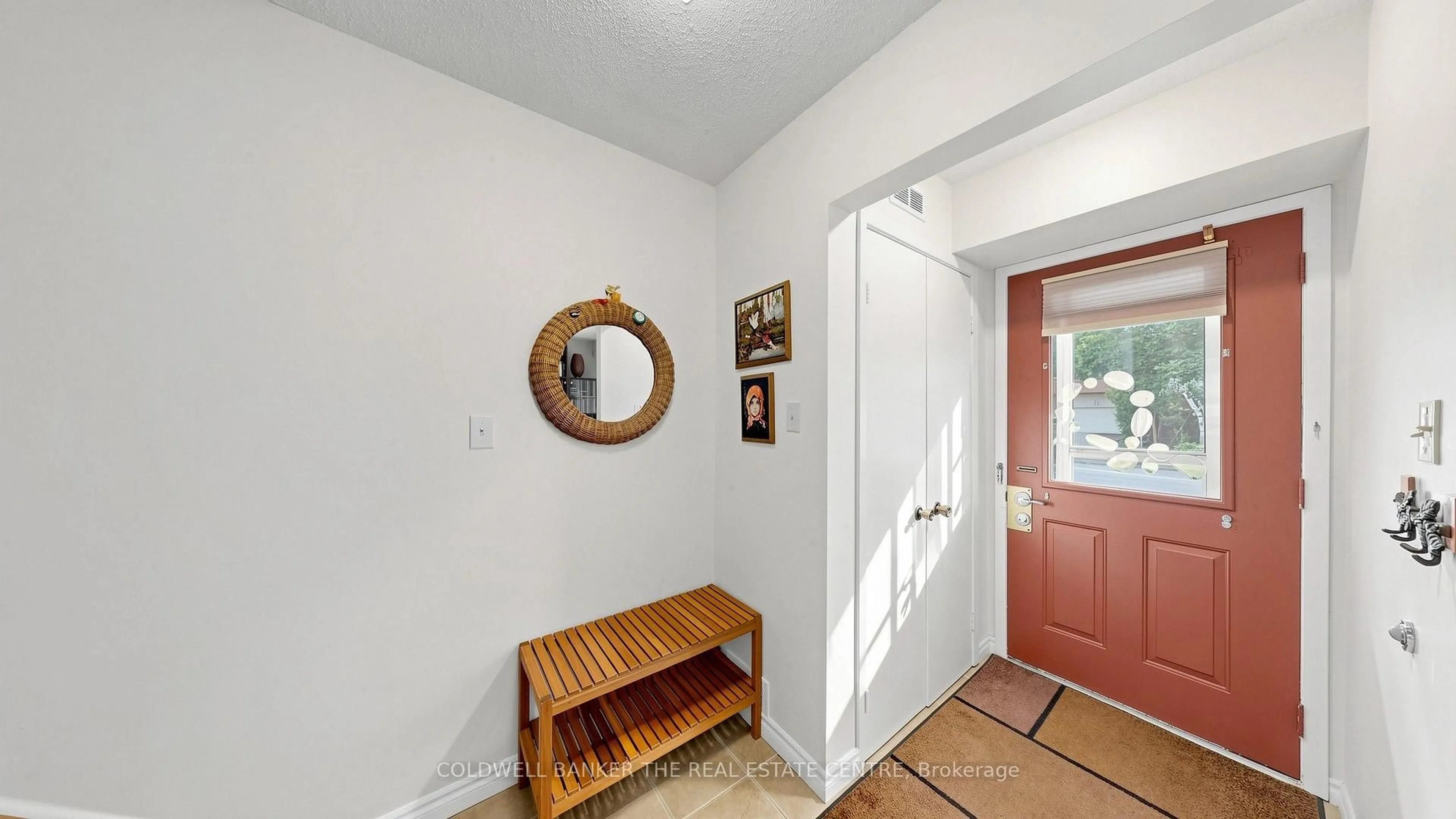 Indoor entryway for 34 Birchard Blvd, East Gwillimbury Ontario L0G 1M0