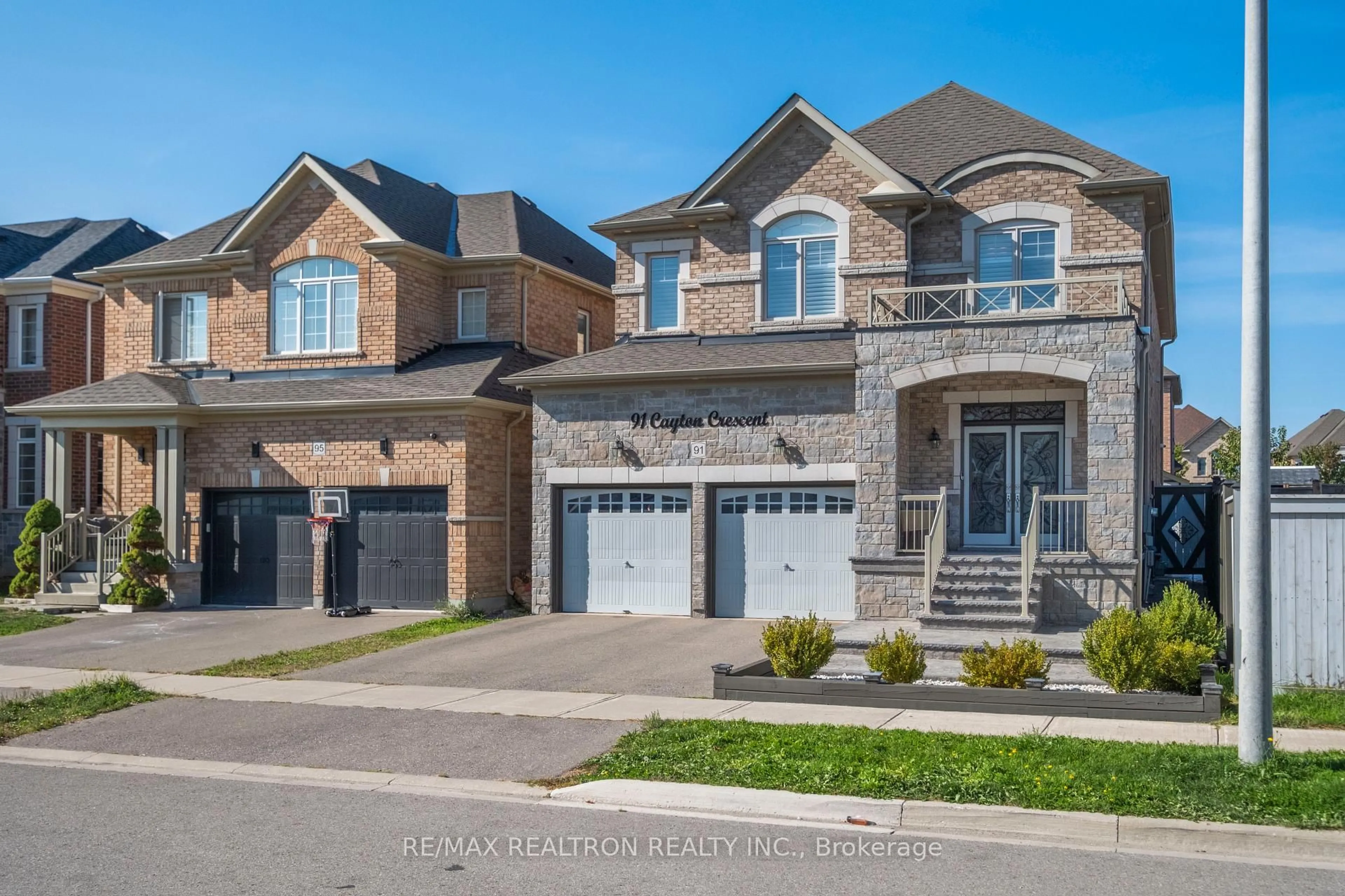 Home with brick exterior material, street for 91 Cayton Cres, Bradford West Gwillimbury Ontario L3Z 0V9