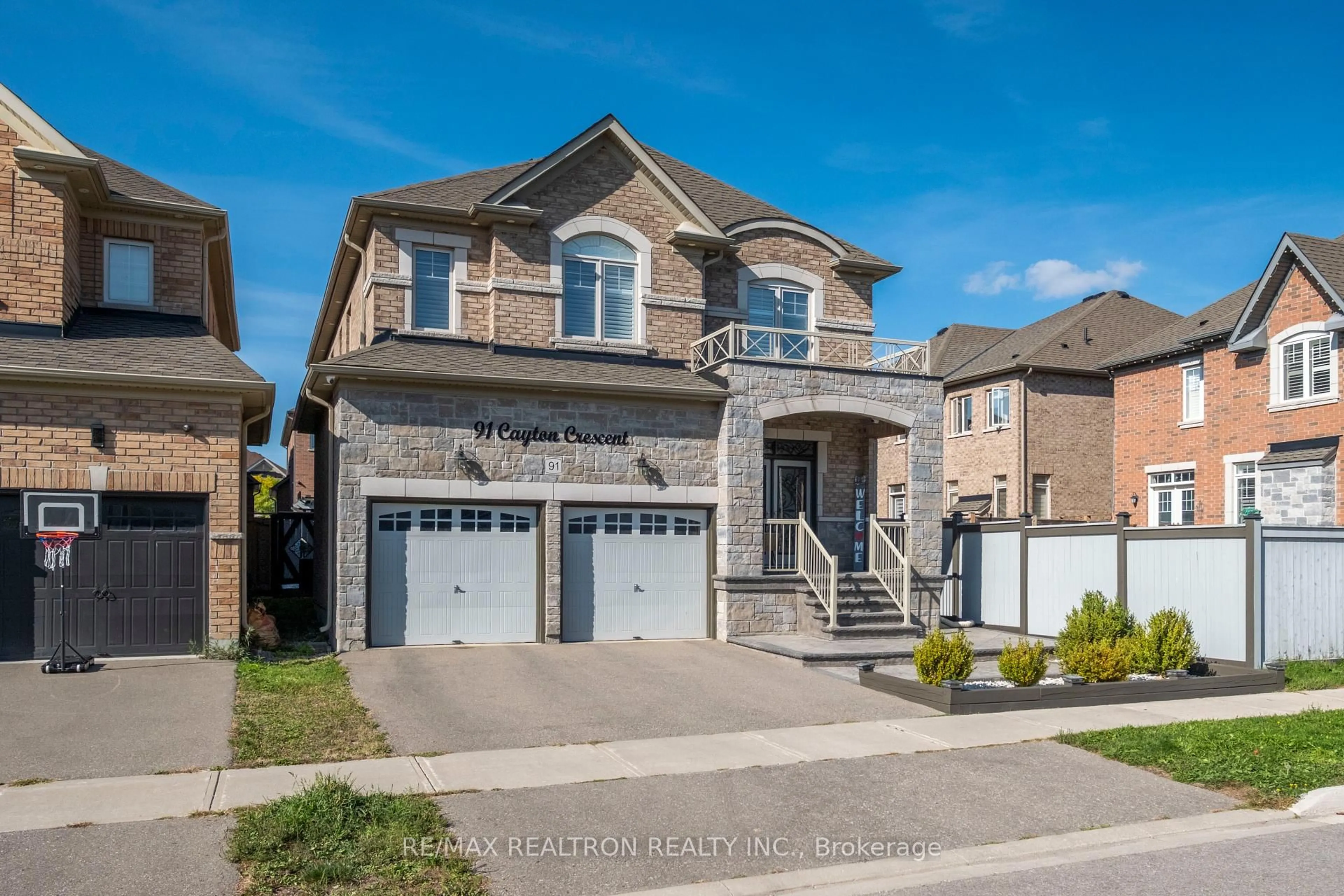Home with brick exterior material, street for 91 Cayton Cres, Bradford West Gwillimbury Ontario L3Z 0V9