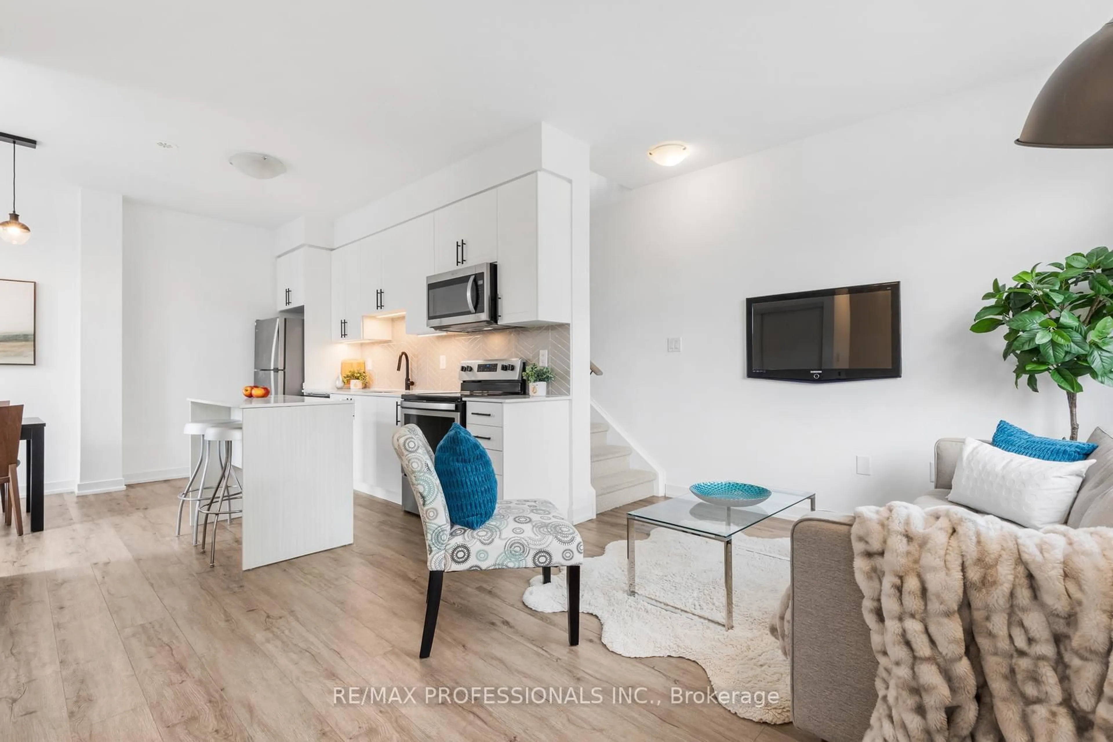 Open concept kitchen, unknown for 1 Lochlin St, Vaughan Ontario L4L 0M1