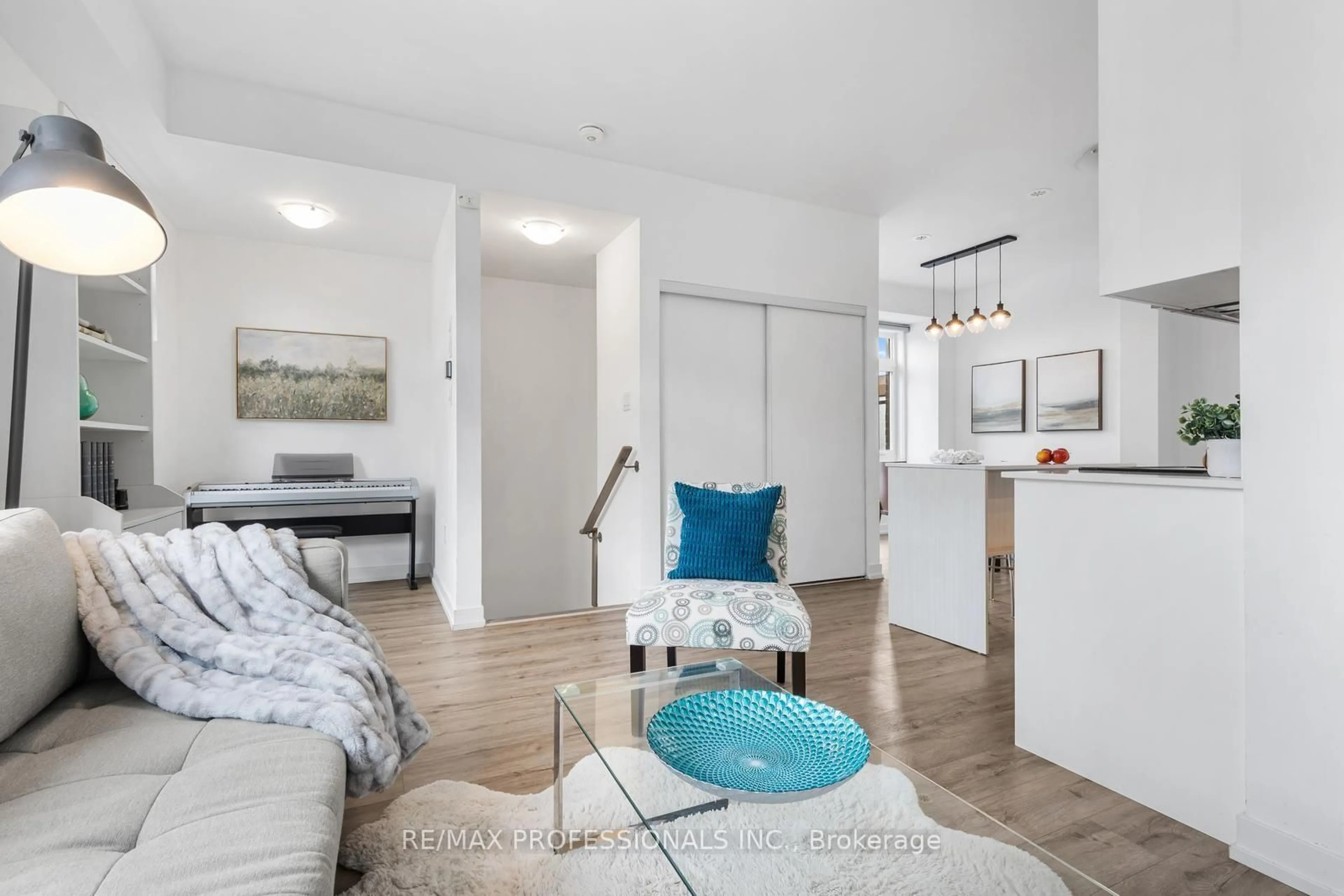 Living room with furniture, unknown for 1 Lochlin St, Vaughan Ontario L4L 0M1
