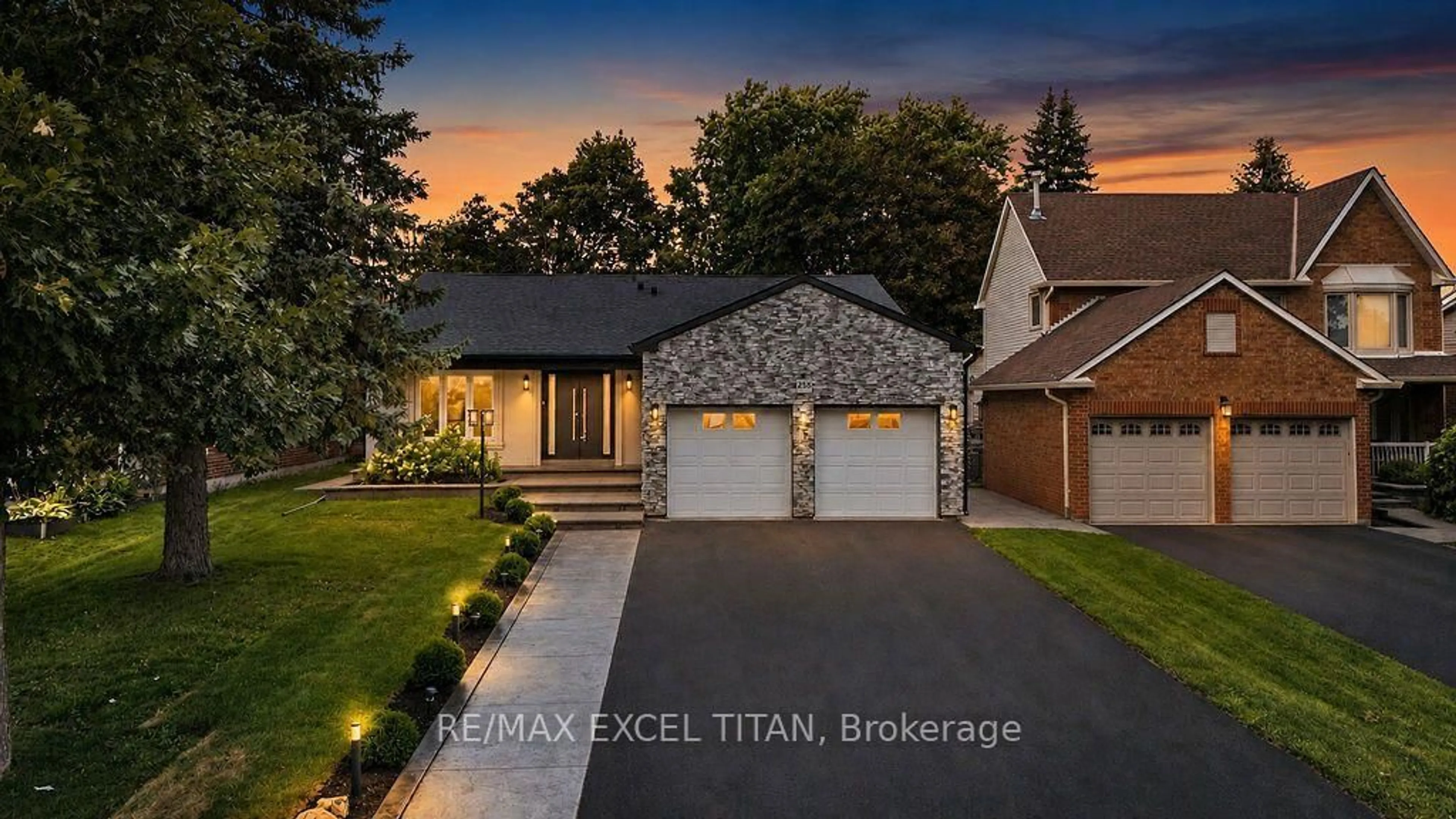 Home with brick exterior material, street for 258 Glenway Circ, Newmarket Ontario L3Y 7S7