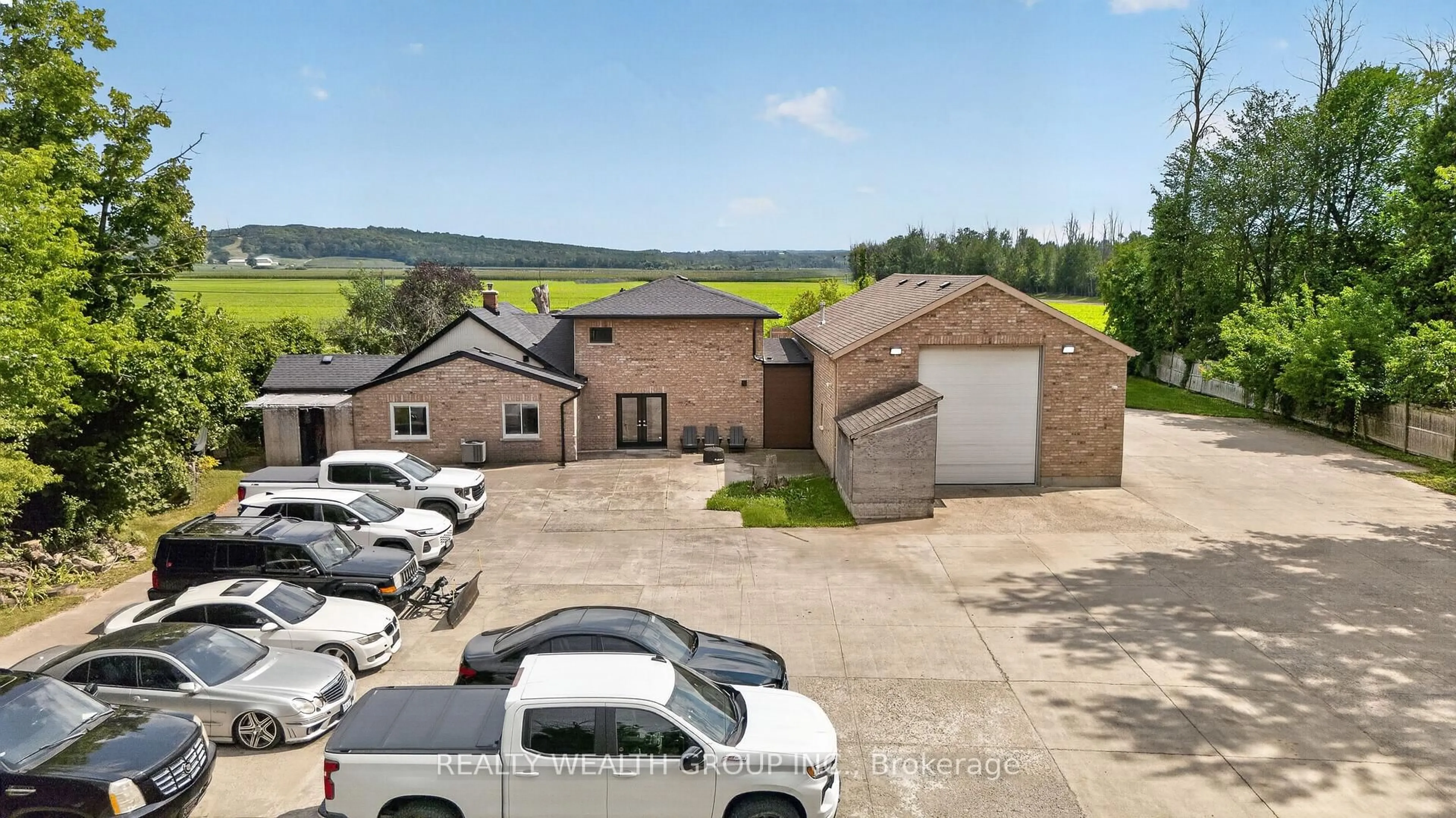 A pic from outside/outdoor area/front of a property/back of a property/a pic from drone, building for 1310 Graham Sdrd, King Ontario L3Y 4V9