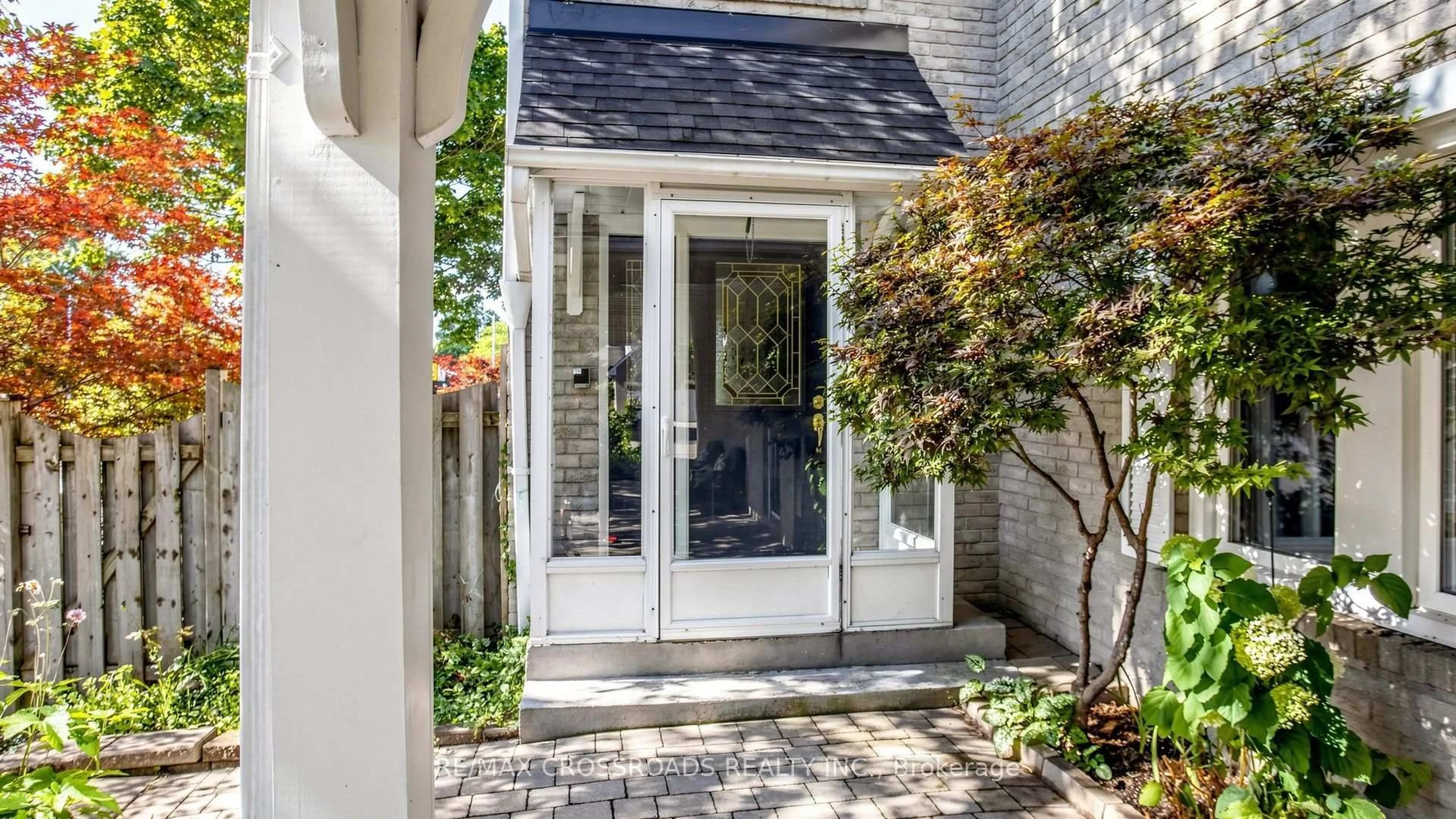 Indoor entryway for 1 Redwood Lane, Markham Ontario L3R 3Z1