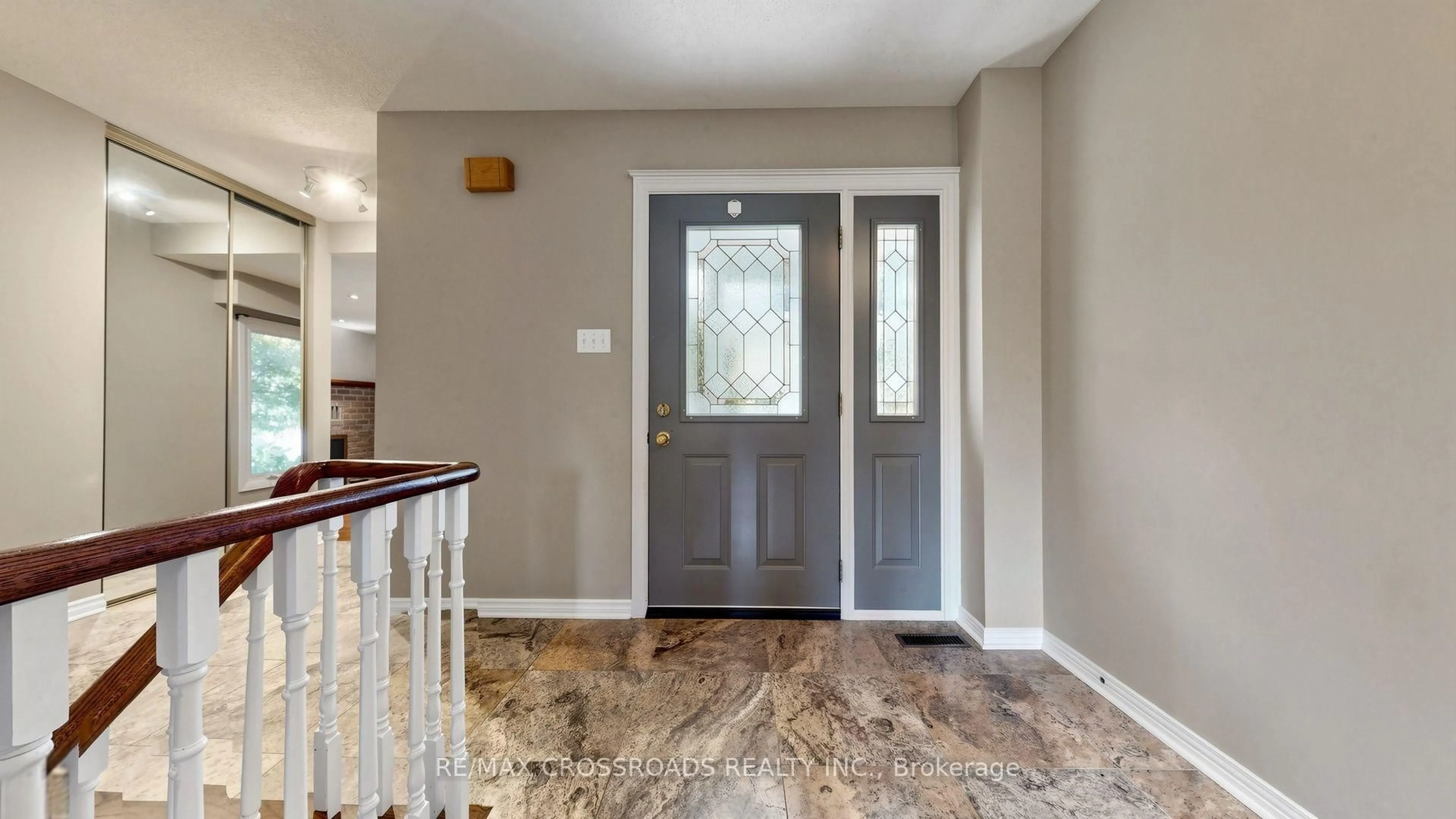 Indoor entryway for 1 Redwood Lane, Markham Ontario L3R 3Z1