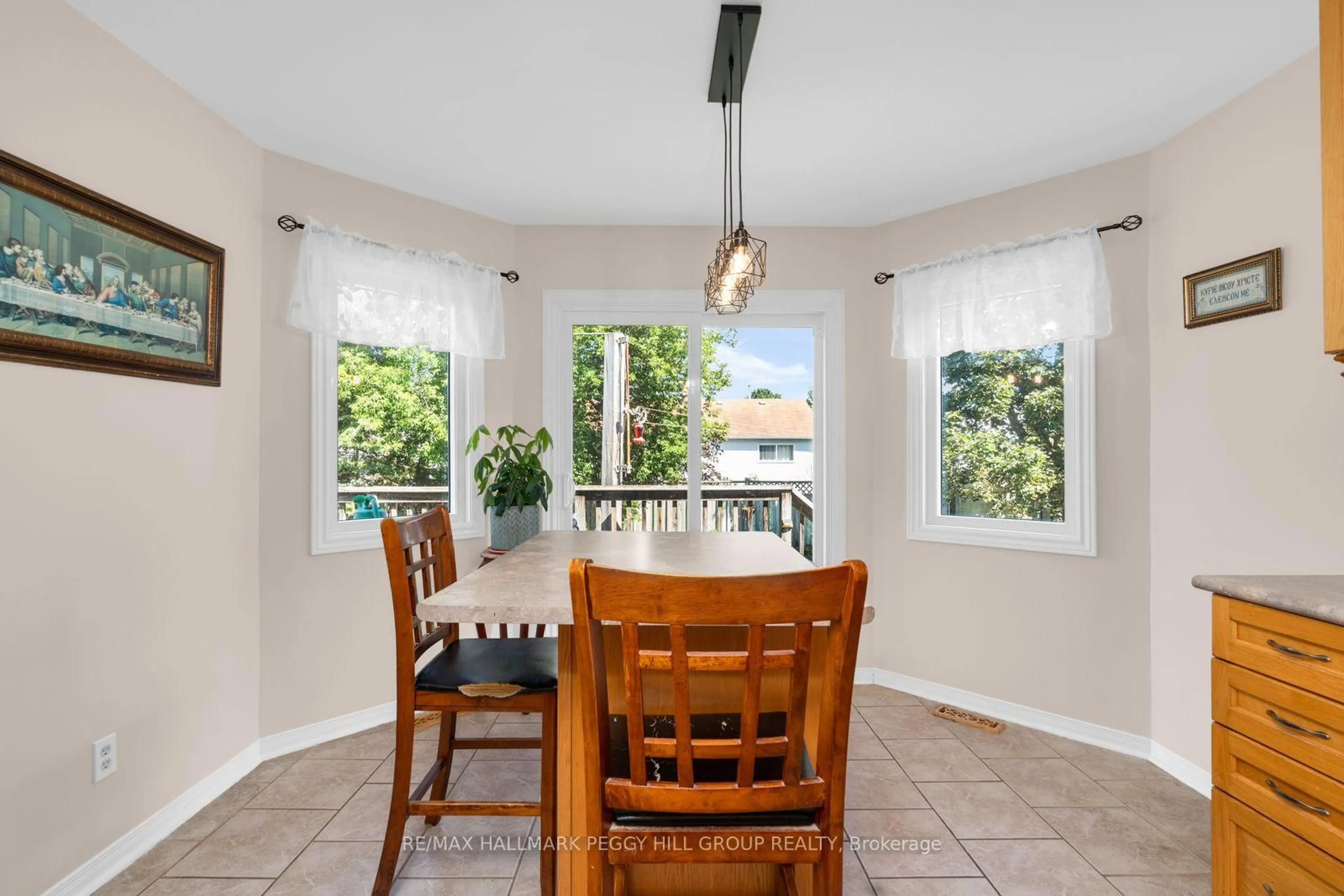 Dining room, ceramic/tile floor for 31 Edenbridge Dr, Essa Ontario L3W 0K7