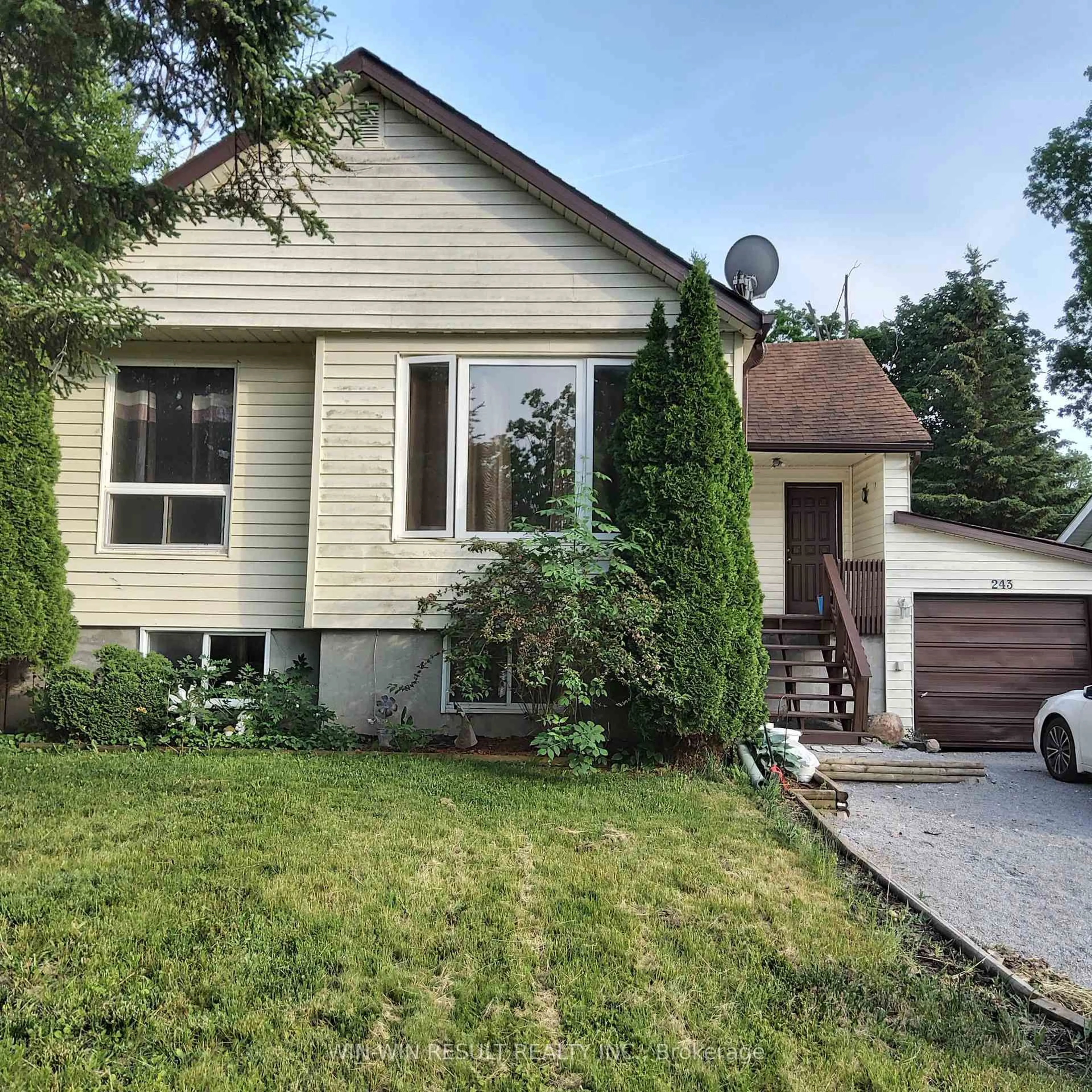 Home with vinyl exterior material, street for 243 Cedarholme Ave, Georgina Ontario L4P 2W5