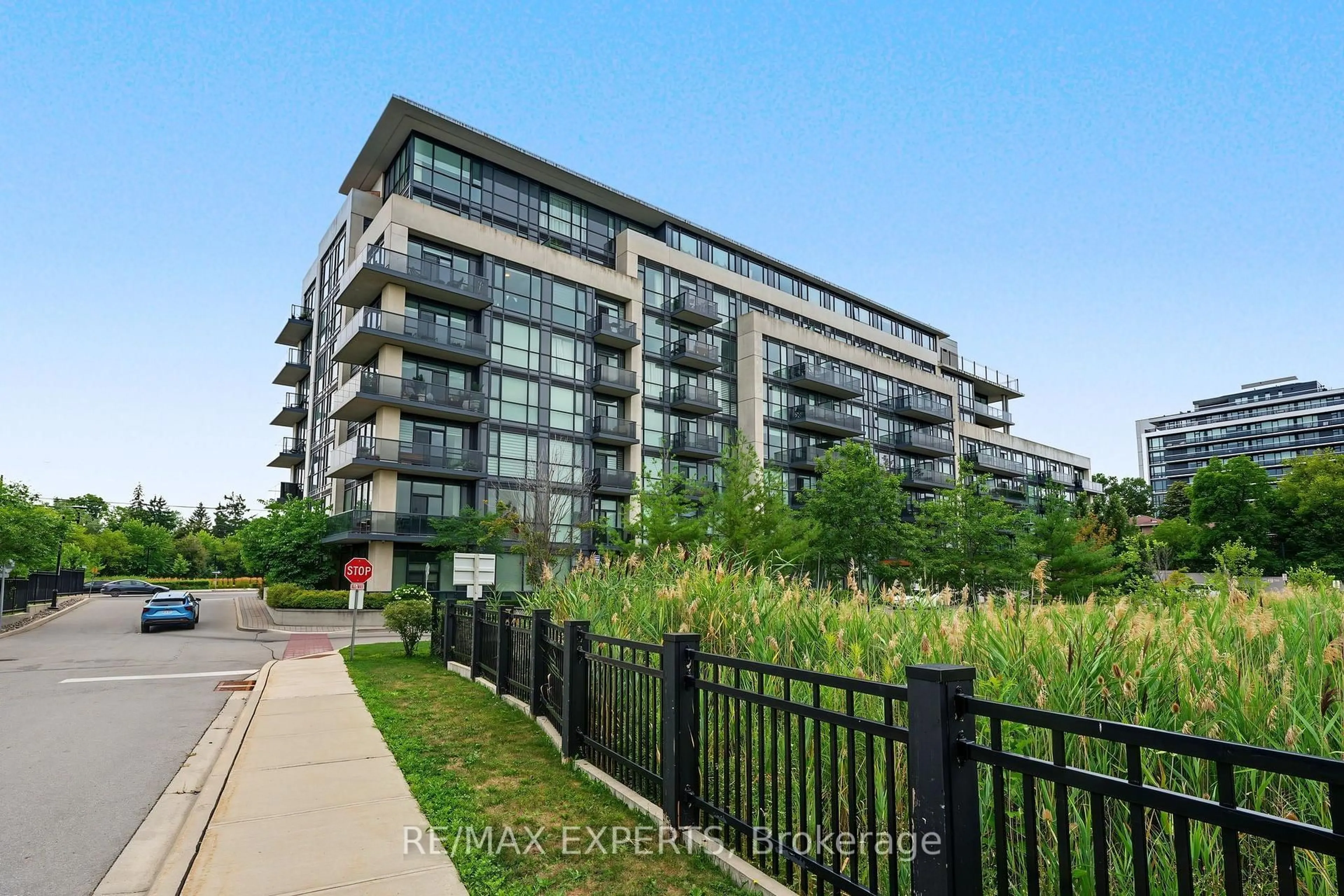 A pic from outside/outdoor area/front of a property/back of a property/a pic from drone, unknown for 4700 Highway 7 #414, Vaughan Ontario L4L 0B4