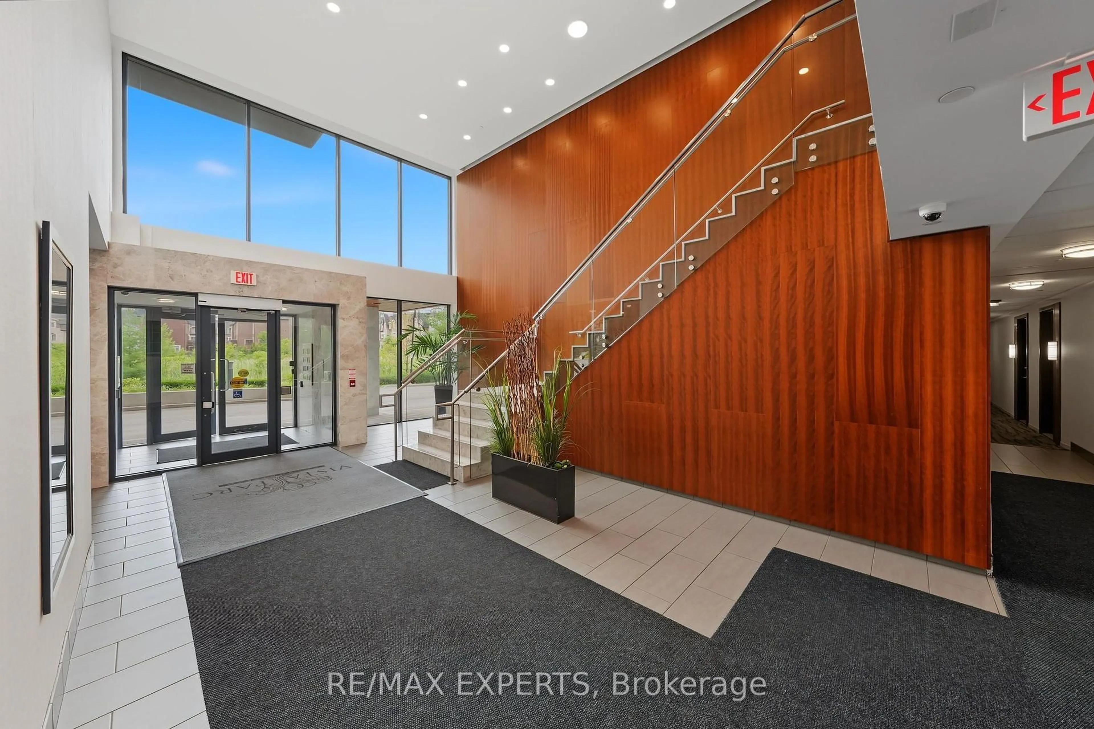 Indoor foyer for 4700 Highway 7 #414, Vaughan Ontario L4L 0B4