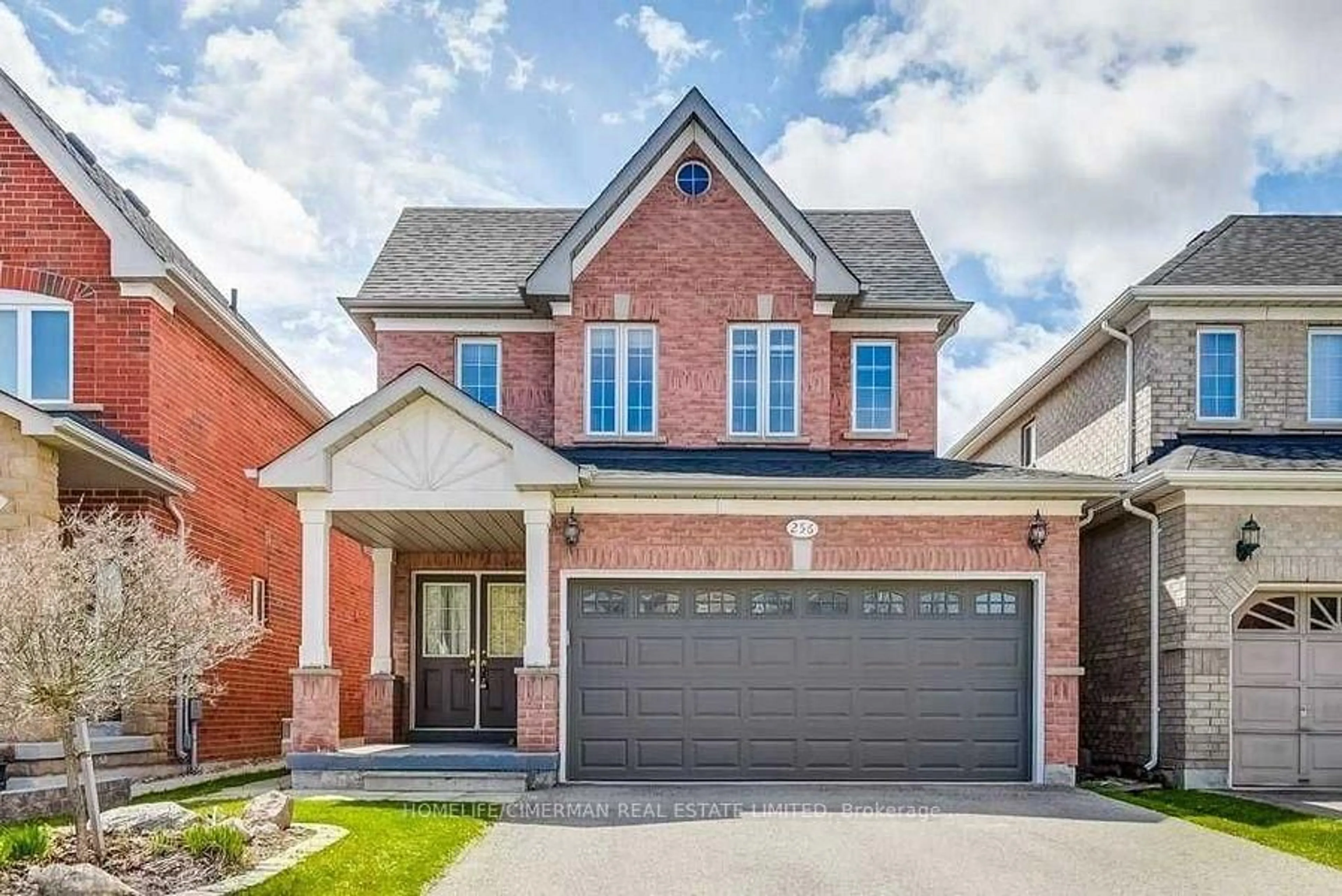 Home with brick exterior material, street for 256 Mcbride Cres, Newmarket Ontario L3X 2W4