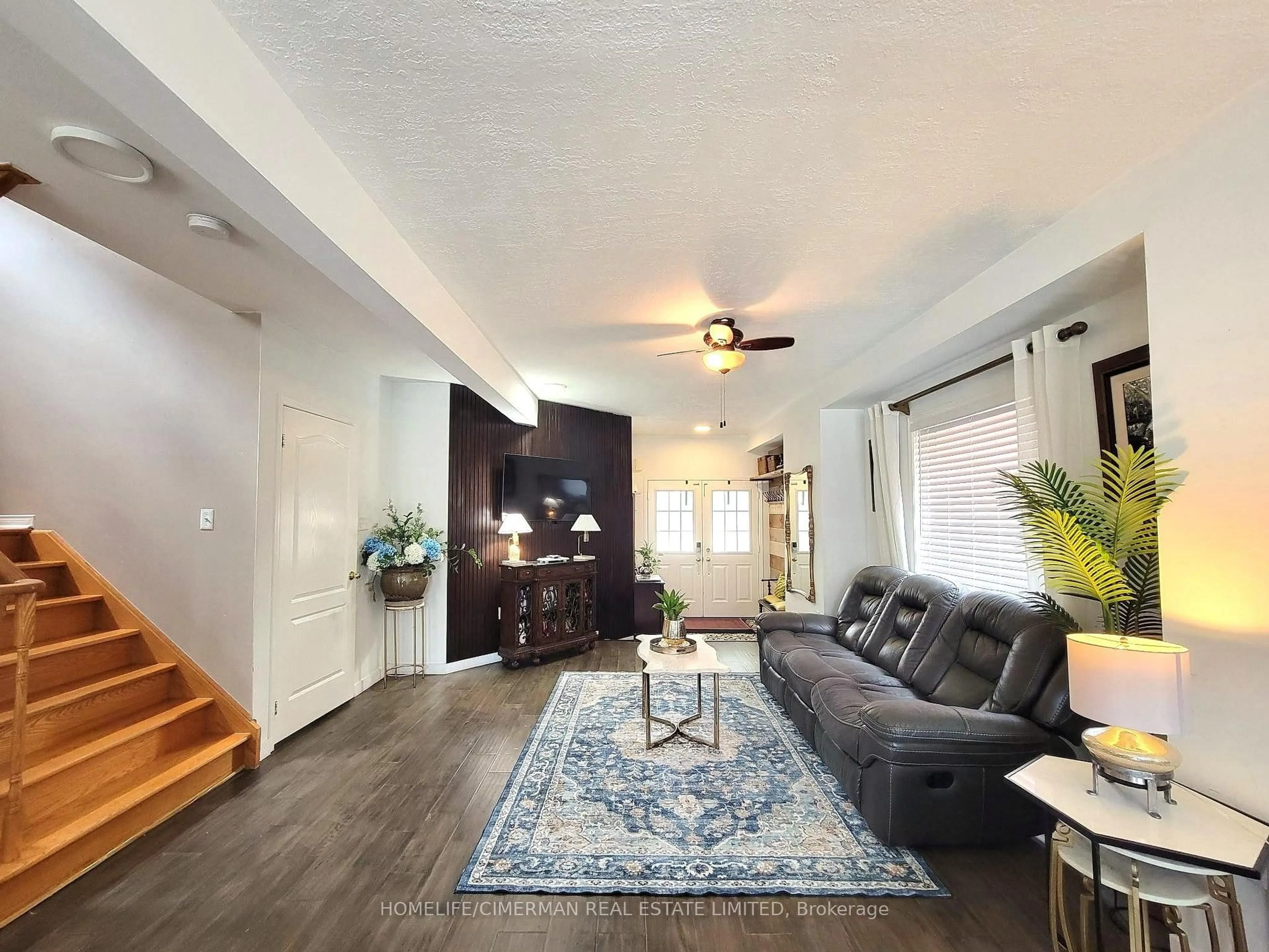 Living room with furniture, unknown for 256 Mcbride Cres, Newmarket Ontario L3X 2W4