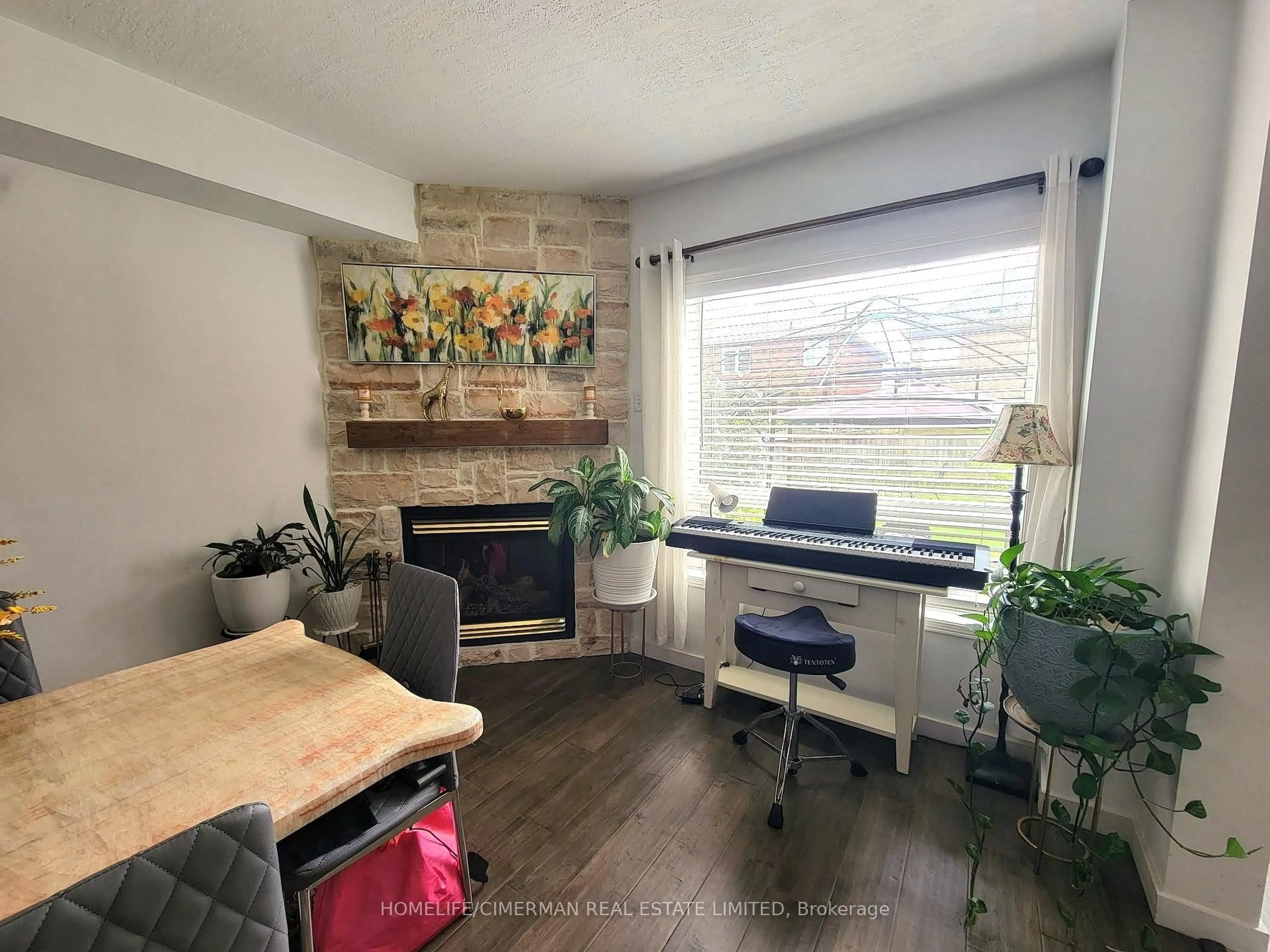 Living room with furniture, wood/laminate floor for 256 Mcbride Cres, Newmarket Ontario L3X 2W4