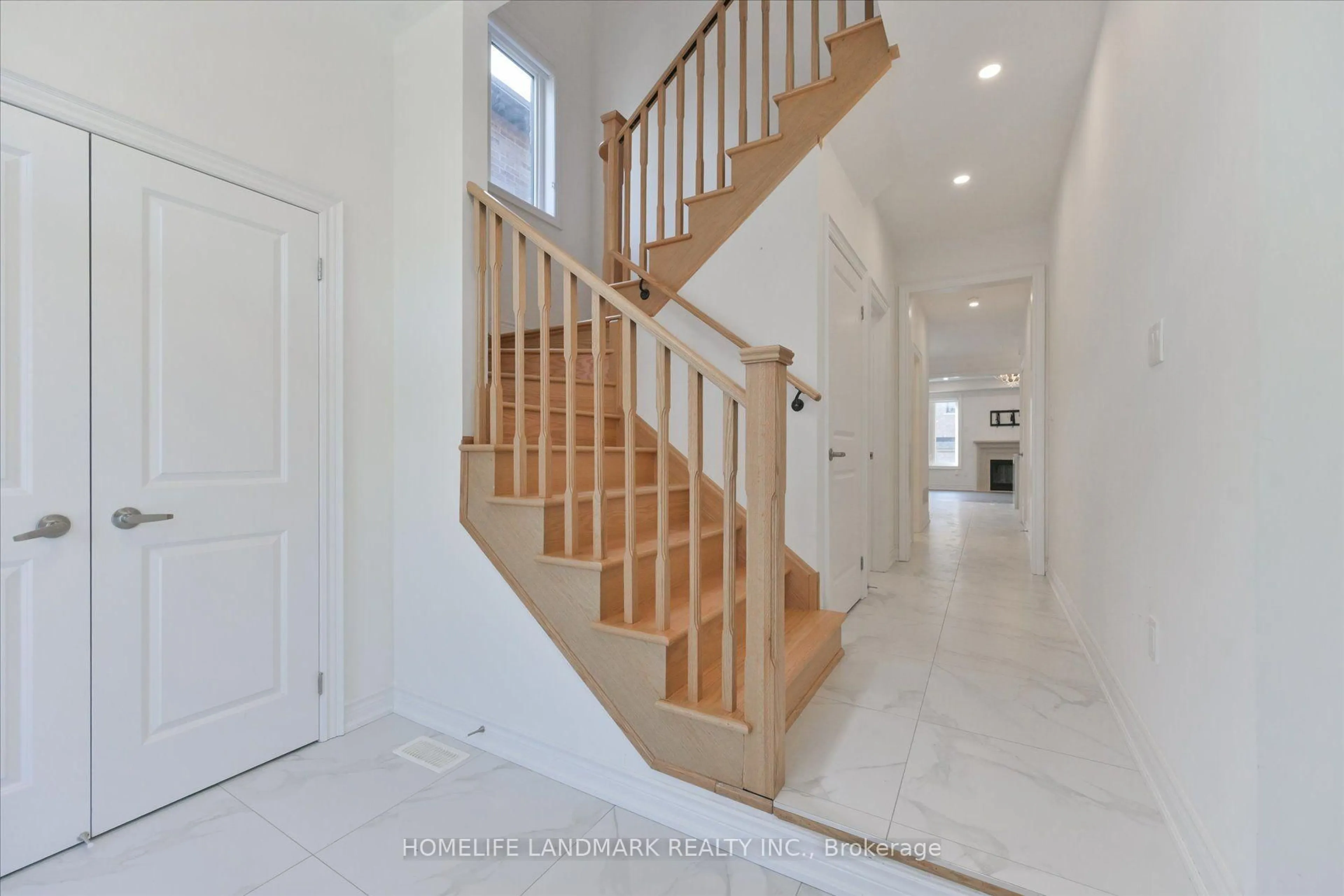 Stairs for 40 Boiton St, Richmond Hill Ontario L4S 0M1
