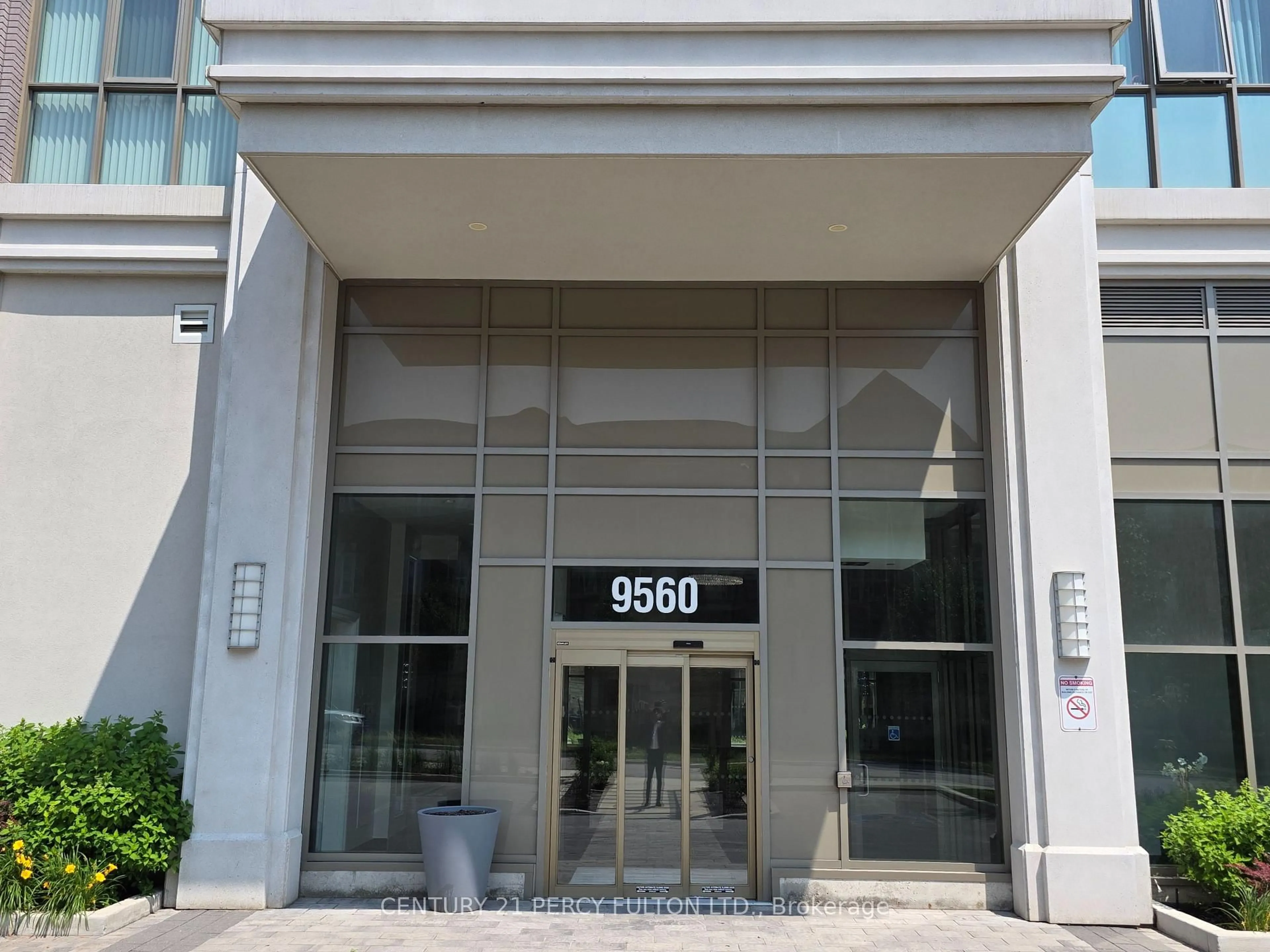 Indoor foyer for 9560 Markham Rd #910, Markham Ontario L6E 0N6