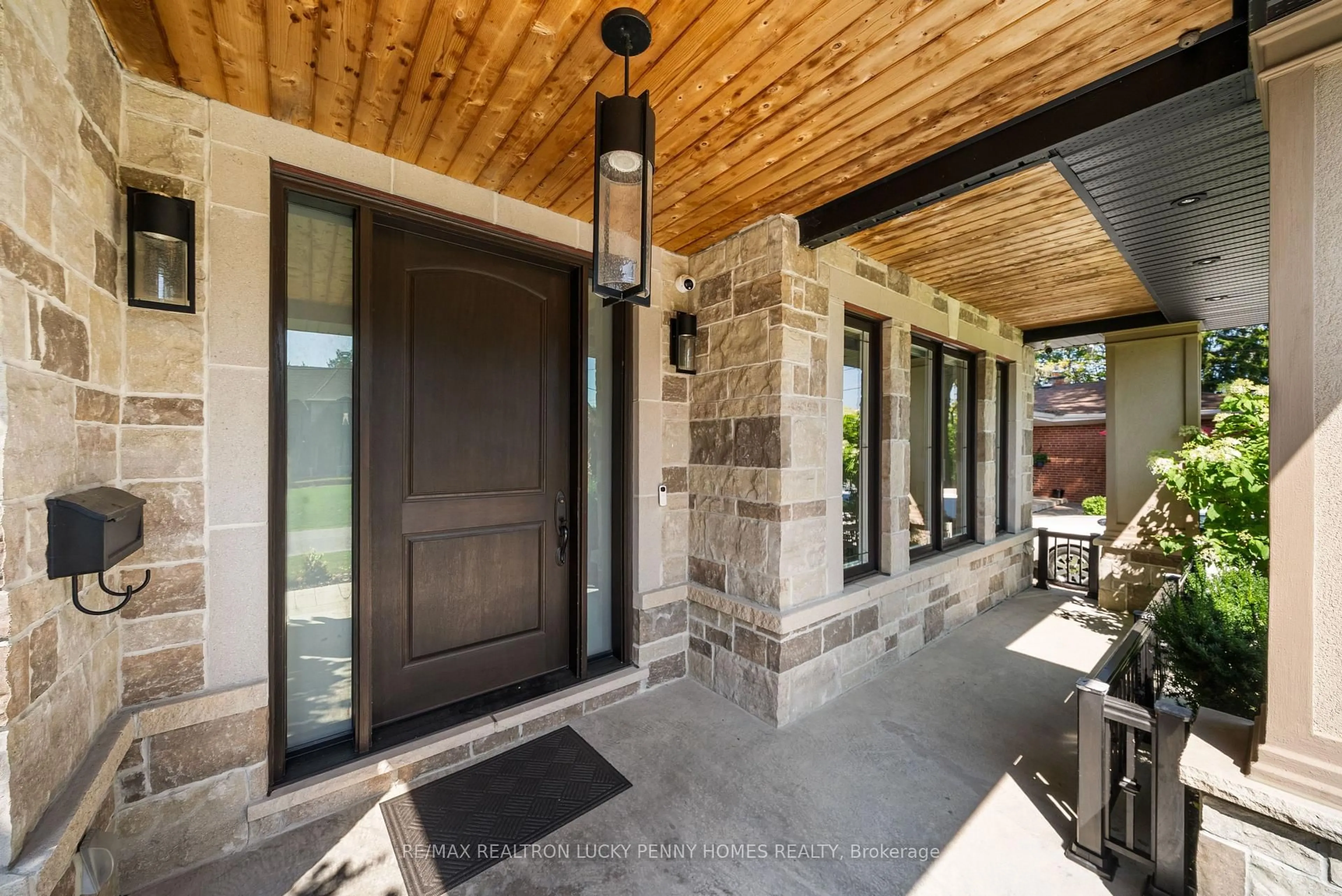 Indoor entryway for 66 Hawkridge Ave, Markham Ontario L3P 1V9