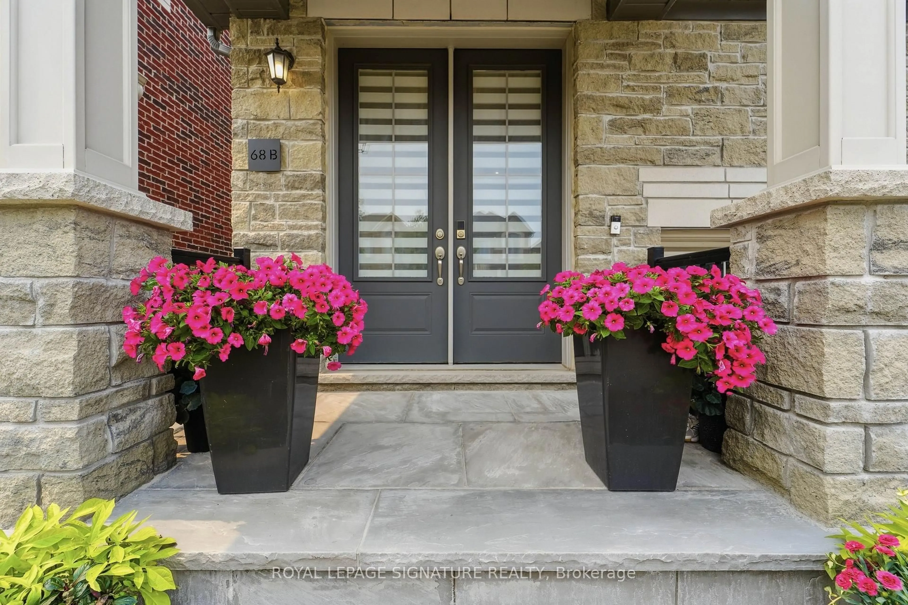 Indoor entryway for 68 Duggan St, Aurora Ontario L4G 0Y8