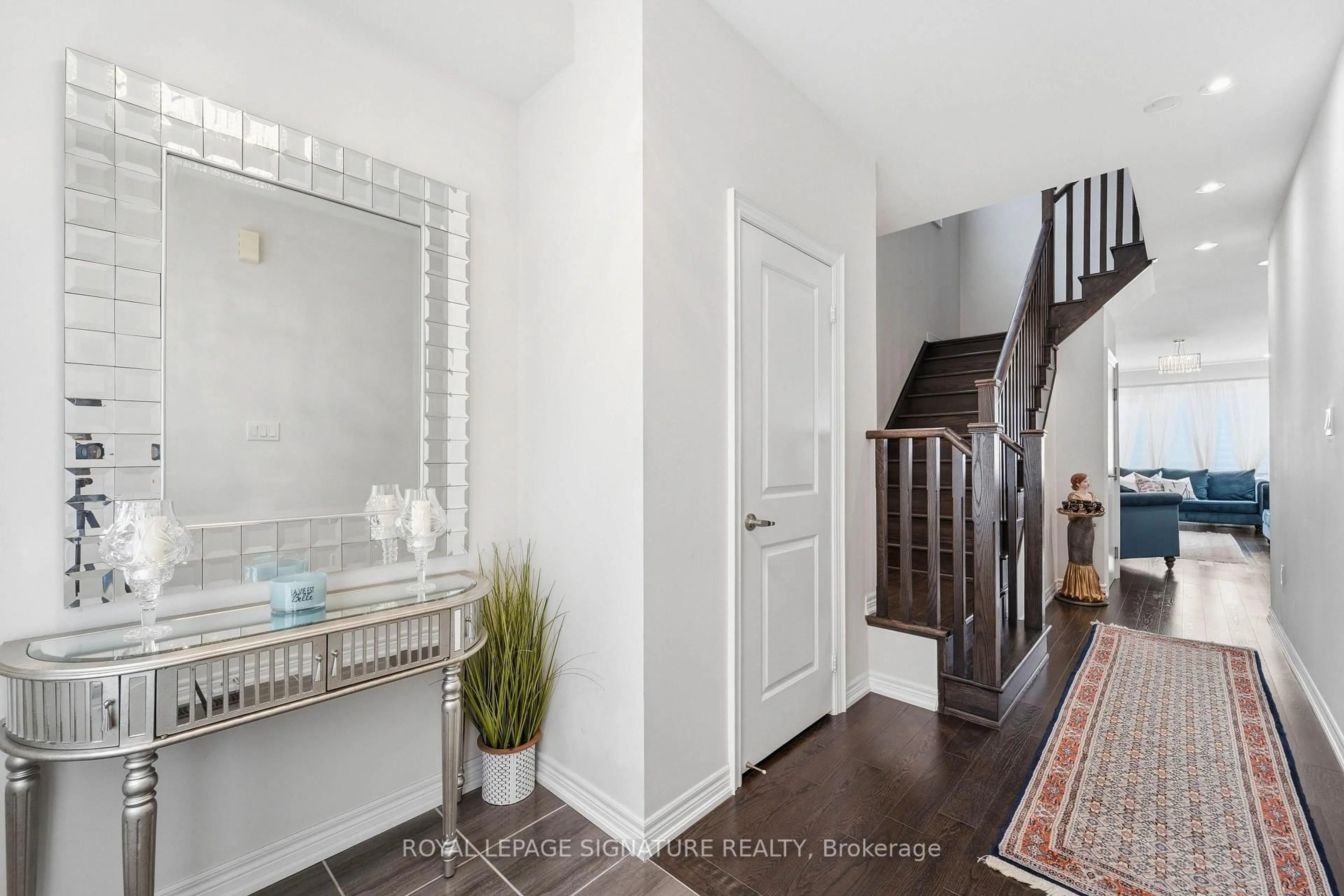 Indoor entryway for 68 Duggan St, Aurora Ontario L4G 0Y8