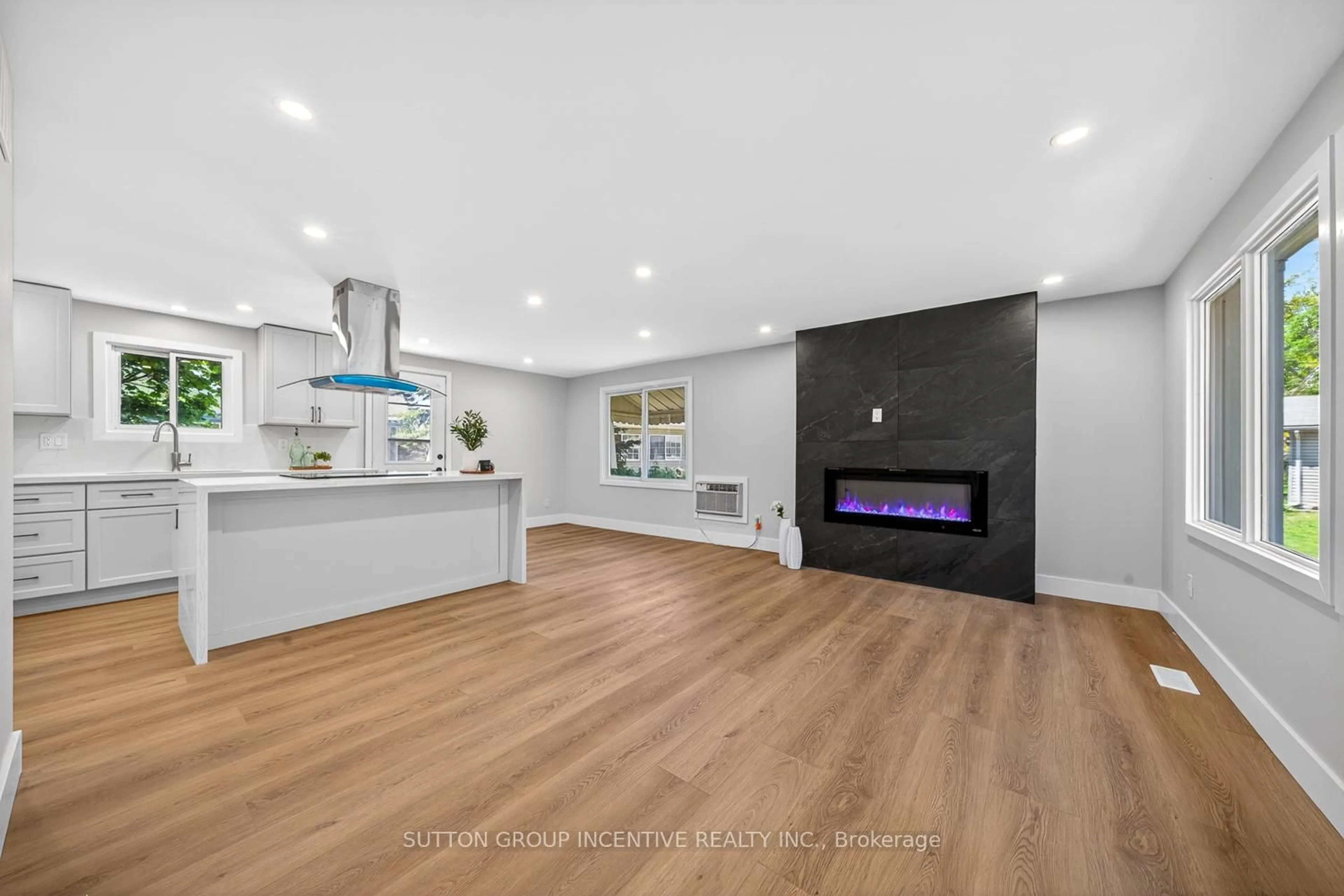 Open concept kitchen, wood/laminate floor for 67 Main St, Innisfil Ontario L9S 1N2