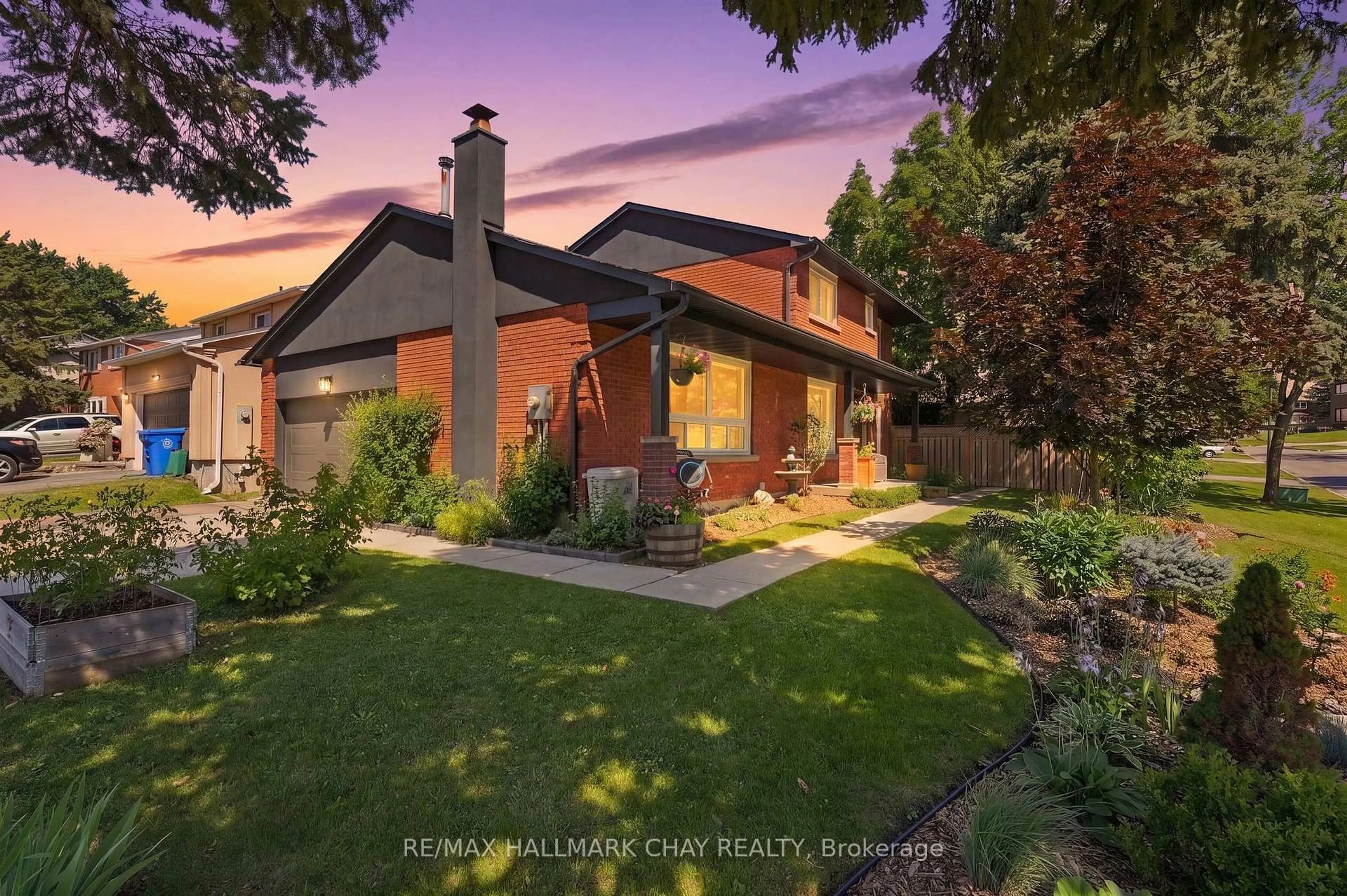 Home with brick exterior material, street for 278 Carlisle St, Newmarket Ontario L3Y 6C1