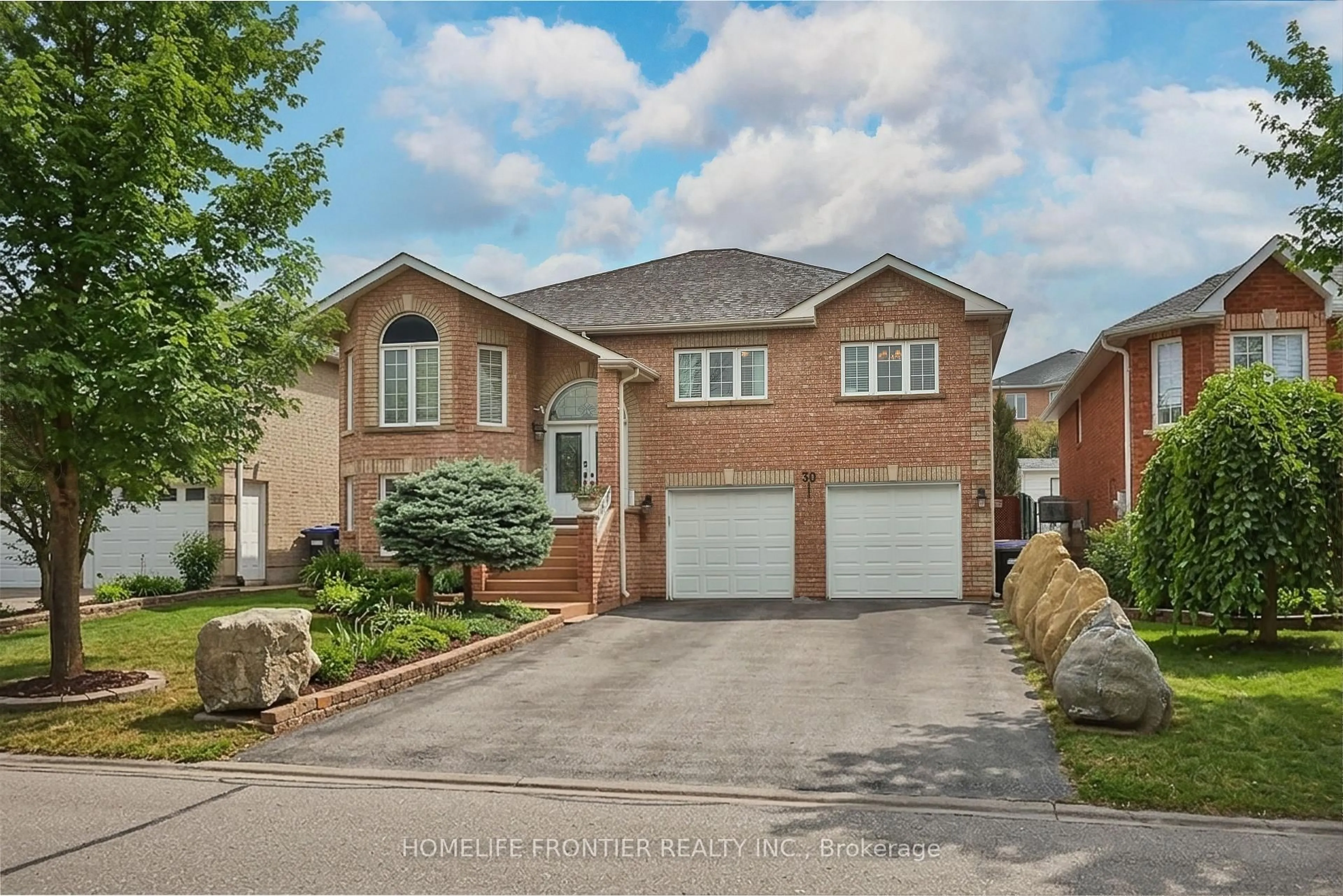 Home with brick exterior material, street for 30 Saint Ave, Bradford West Gwillimbury Ontario L3Z 3E6