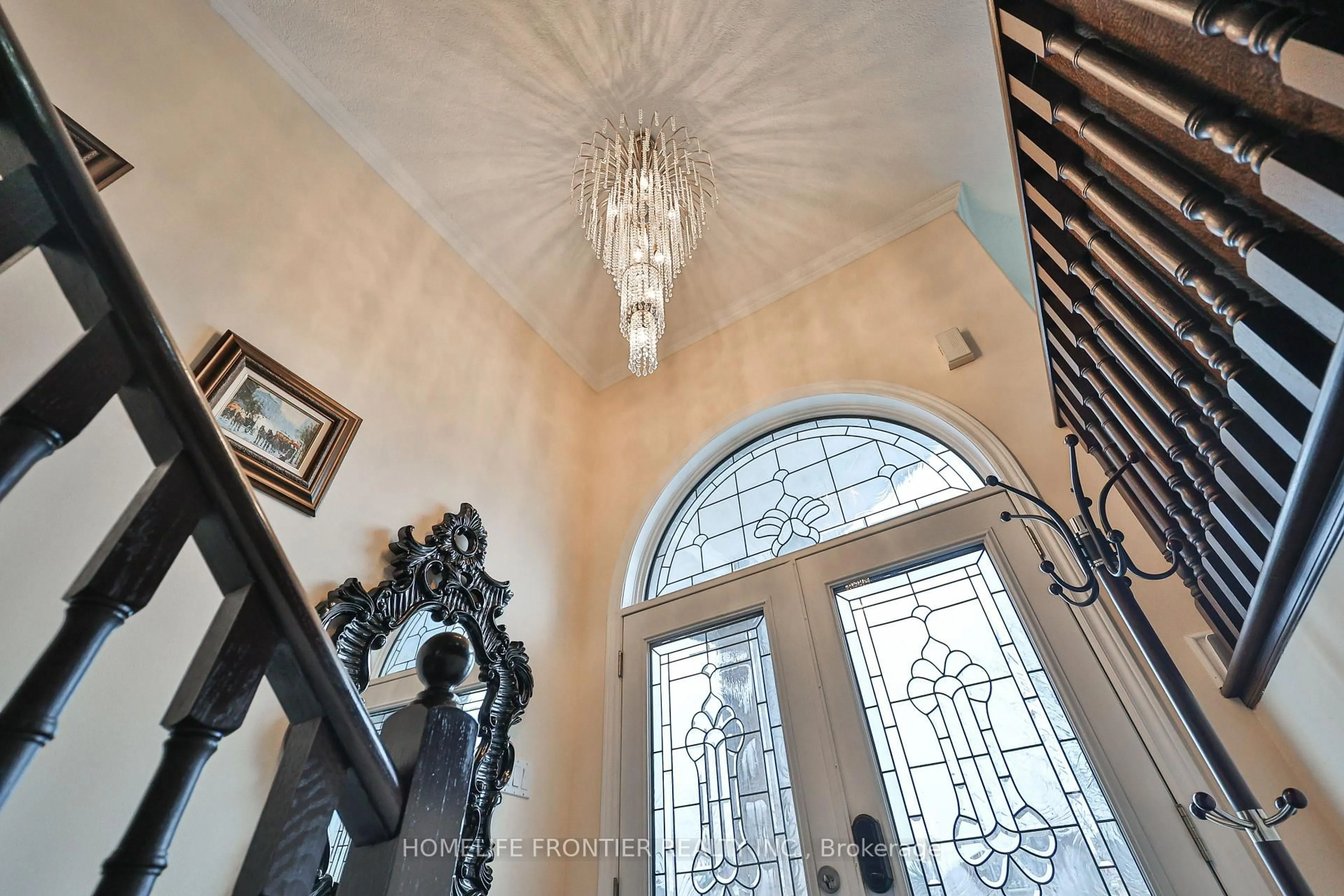 Indoor foyer for 30 Saint Ave, Bradford West Gwillimbury Ontario L3Z 3E6